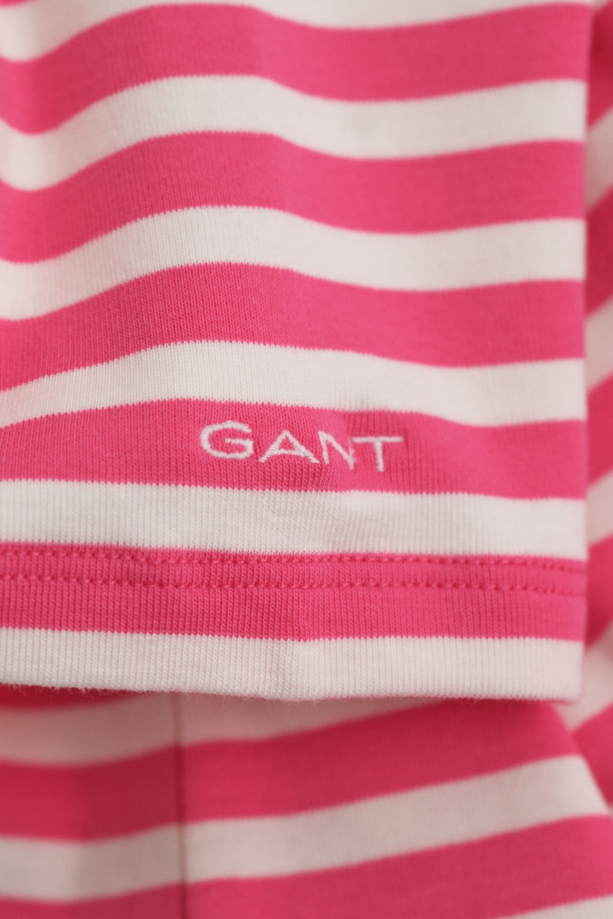 Geripptes T-Shirt mit Streifen