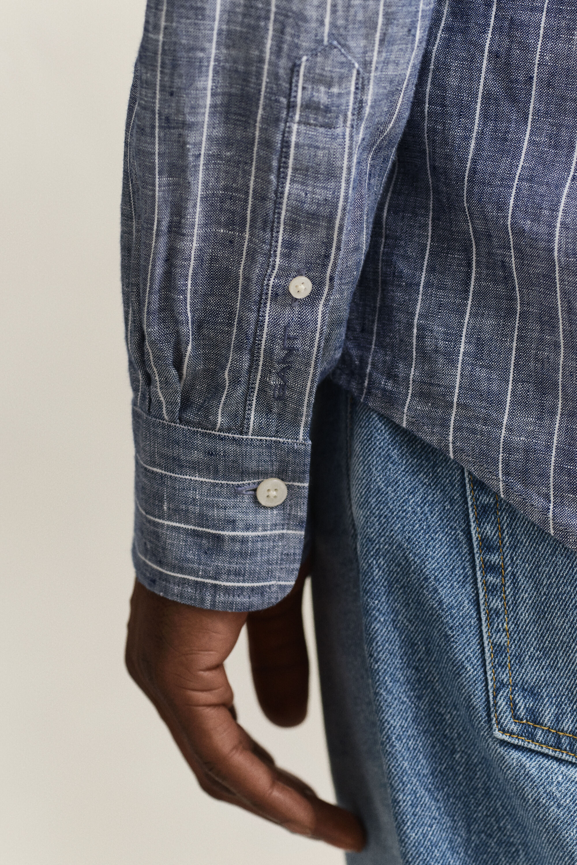 Gestreiftes Leinenhemd