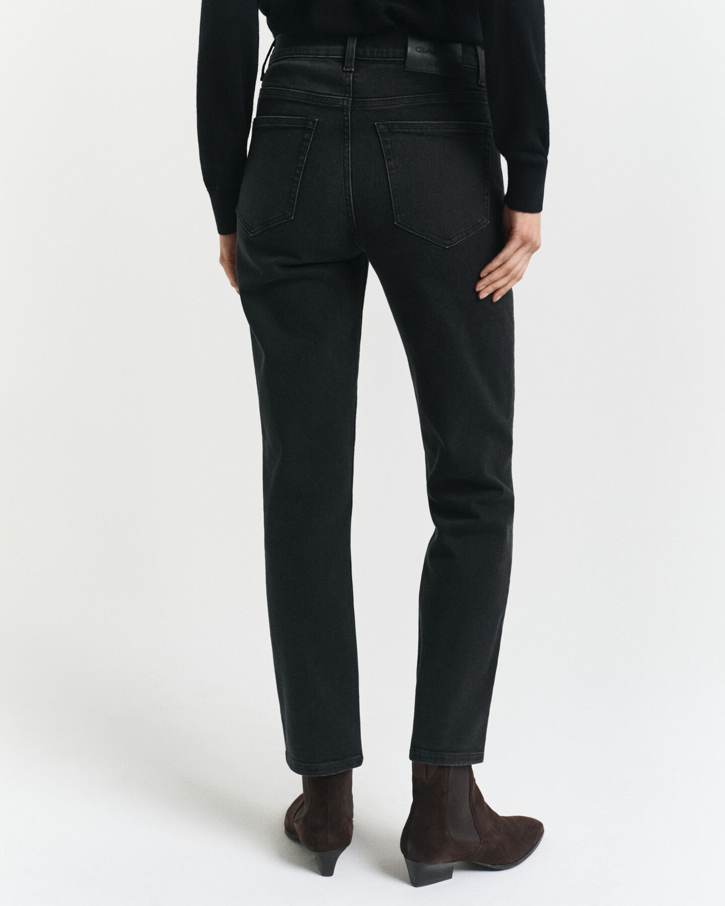 Verk&uuml;rzte Slim Fit Jeans in Schwarz