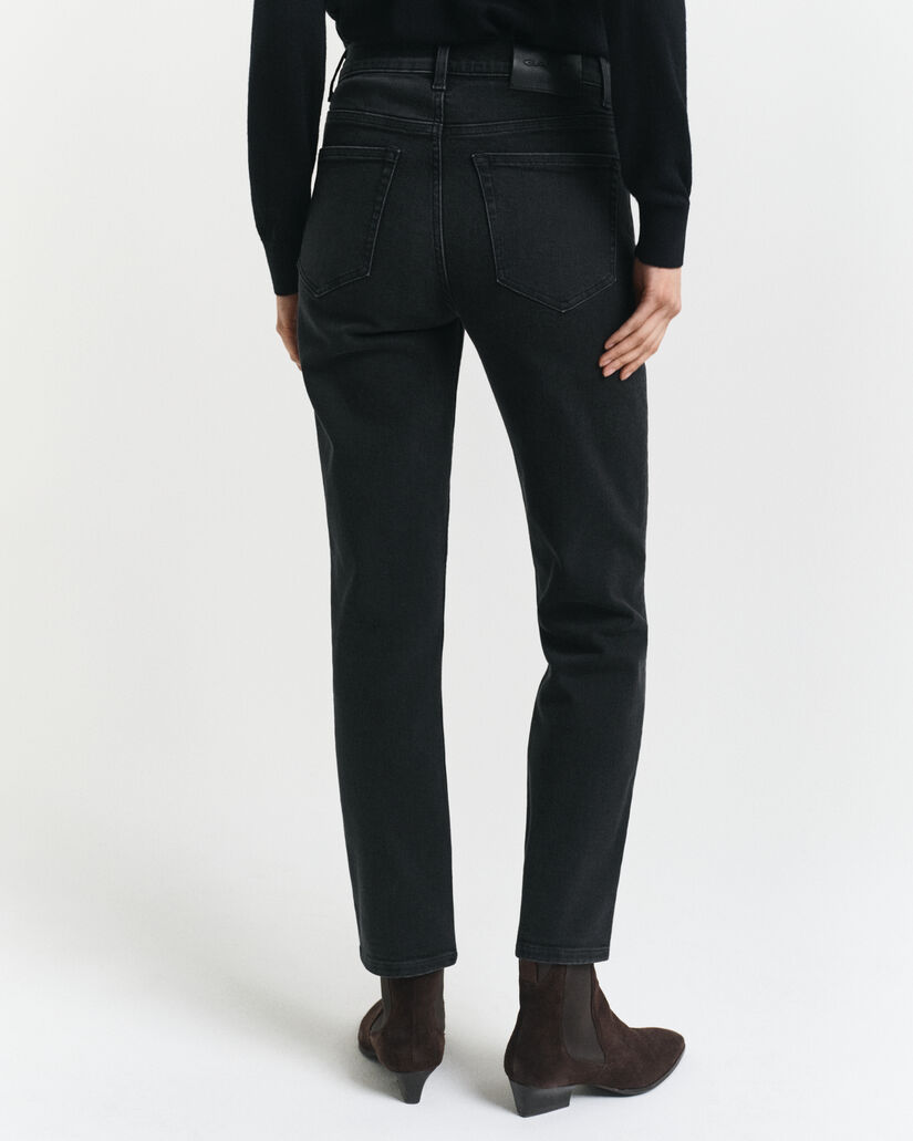 Verk&uuml;rzte Slim Fit Jeans in Schwarz
