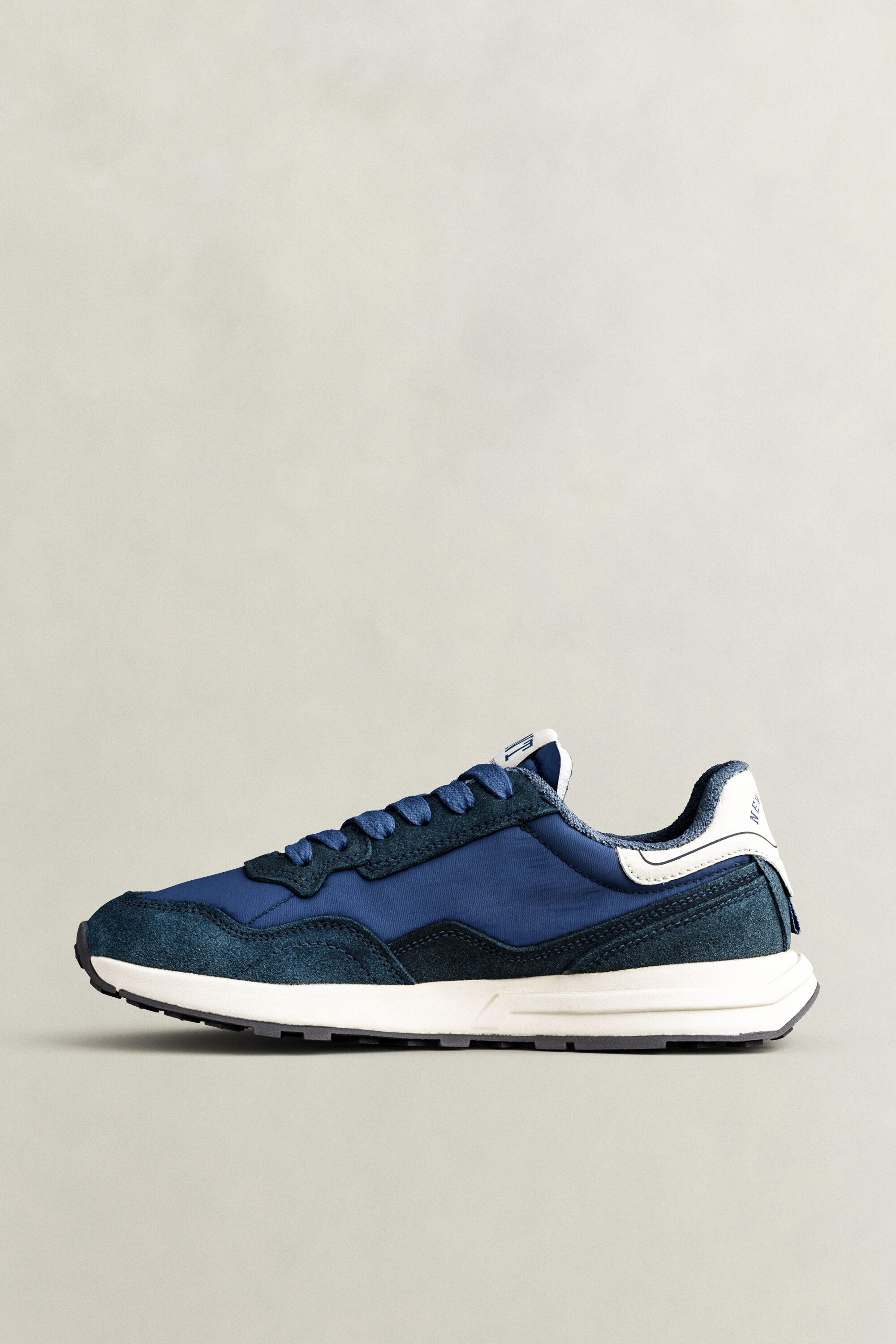 Youtron Sneaker aus Veloursleder