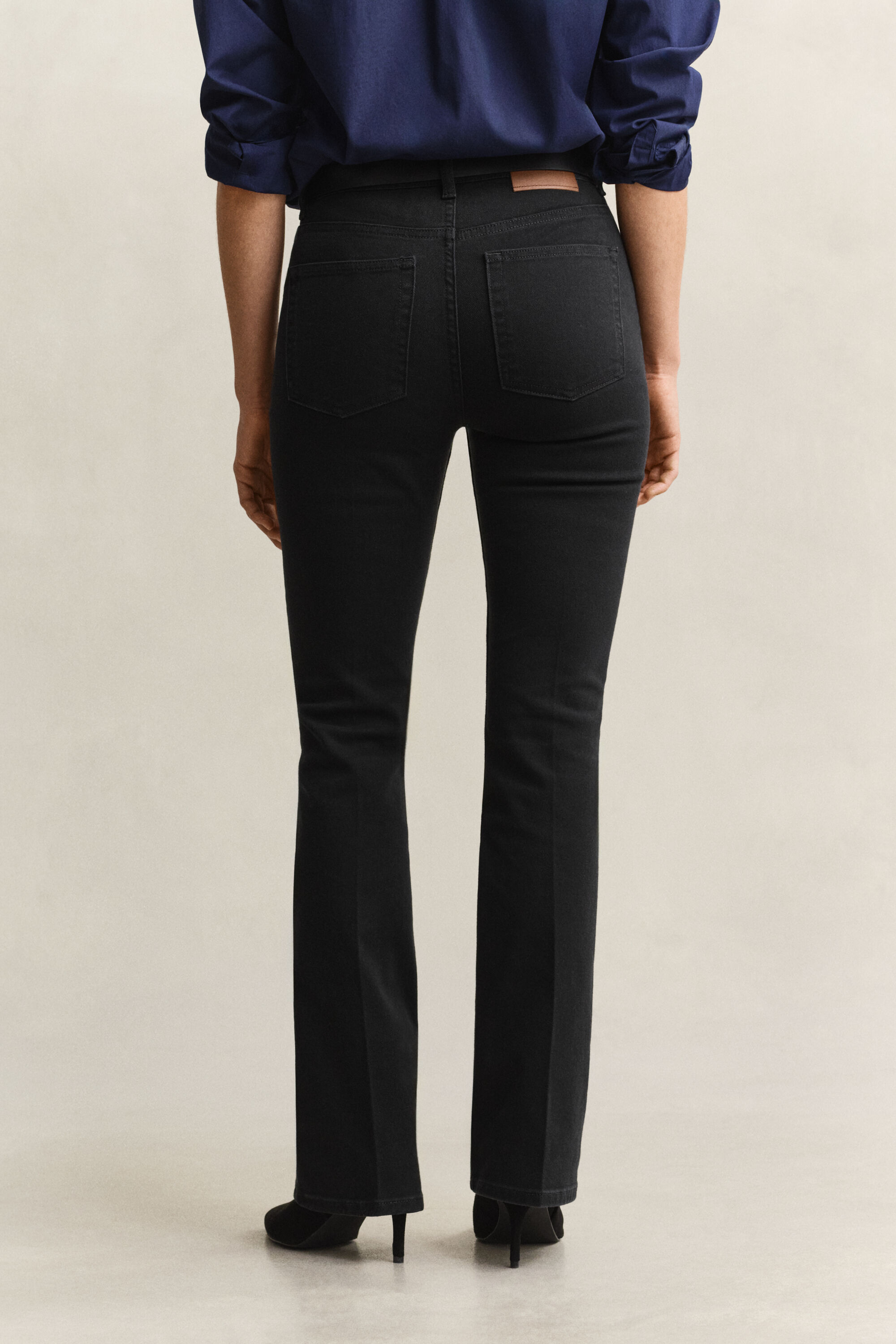 Ausgestellte Slim Fit Stretch-Jeans
