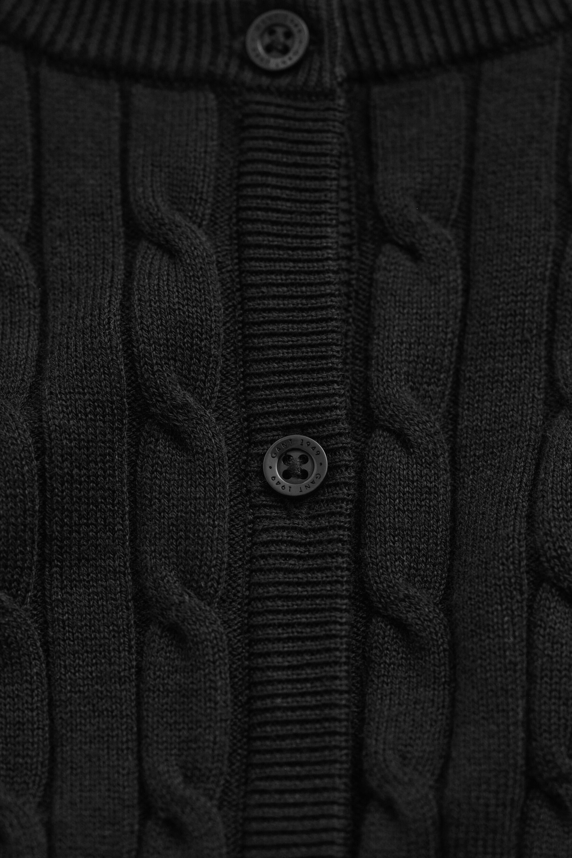 Strickjacke aus Stretch-Baumwolle mit Zopfmuster