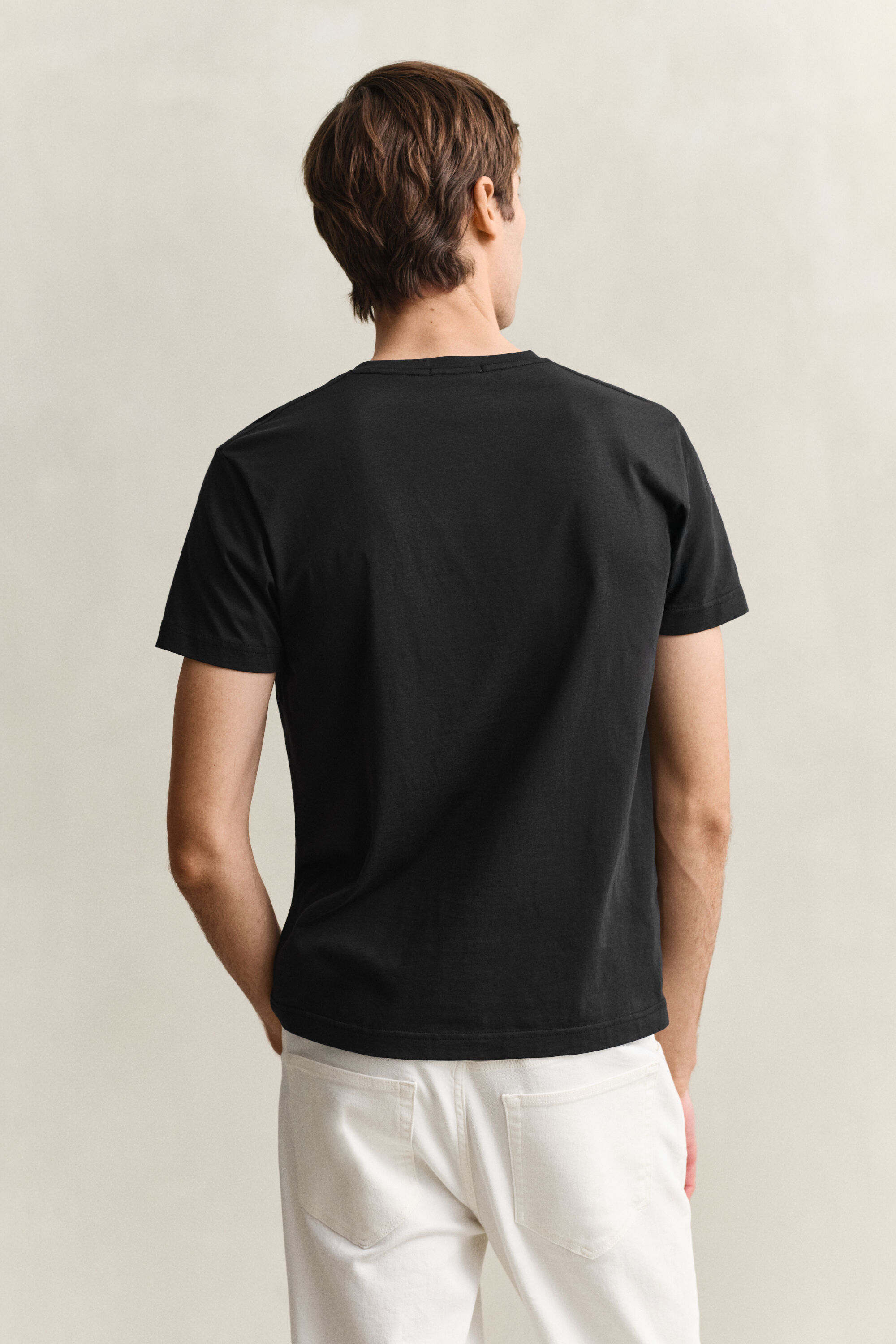 Slim Fit Shield T-Shirt mit V-Ausschnitt