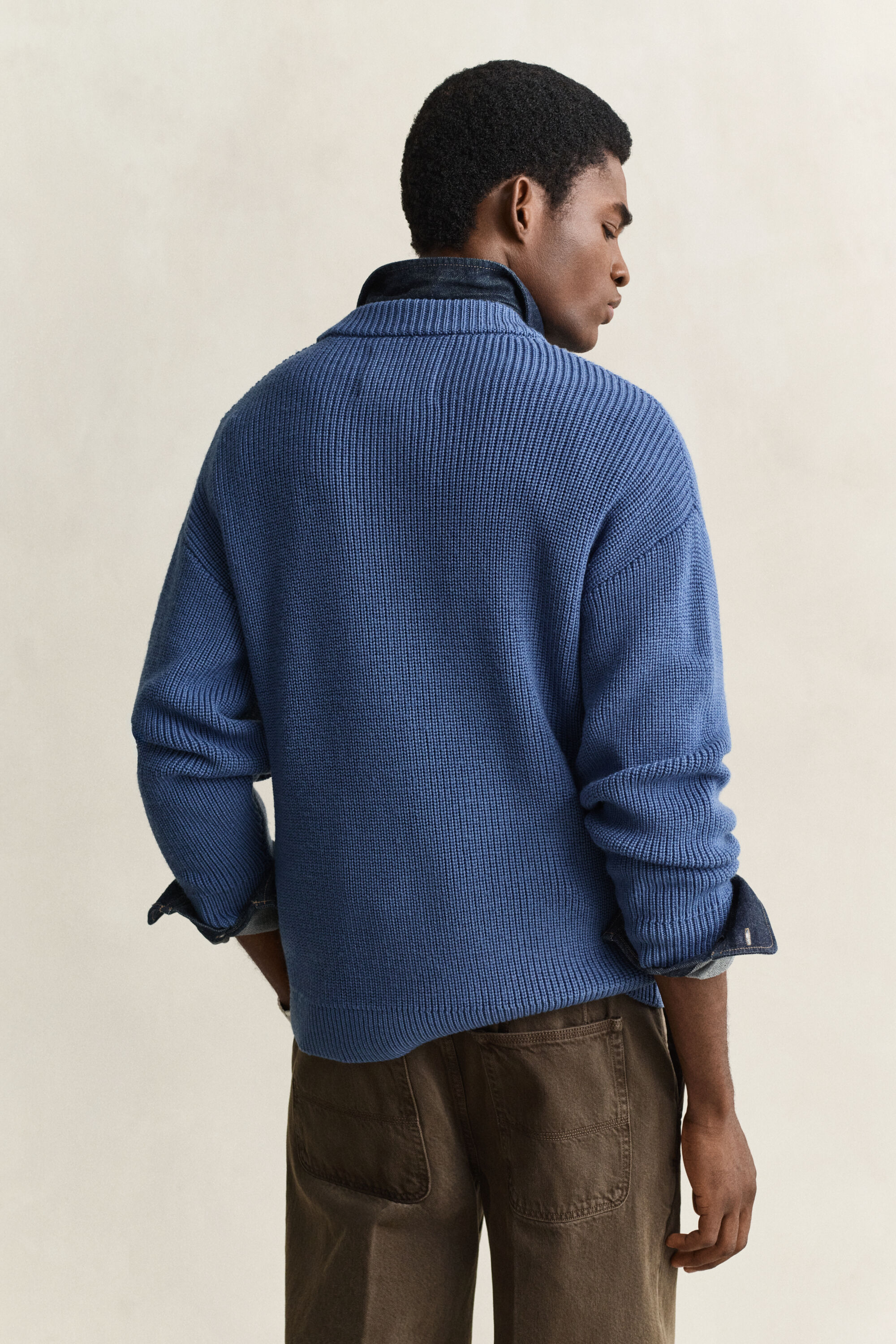 Gerippte Strickjacke aus Wolle mit Reißverschluss