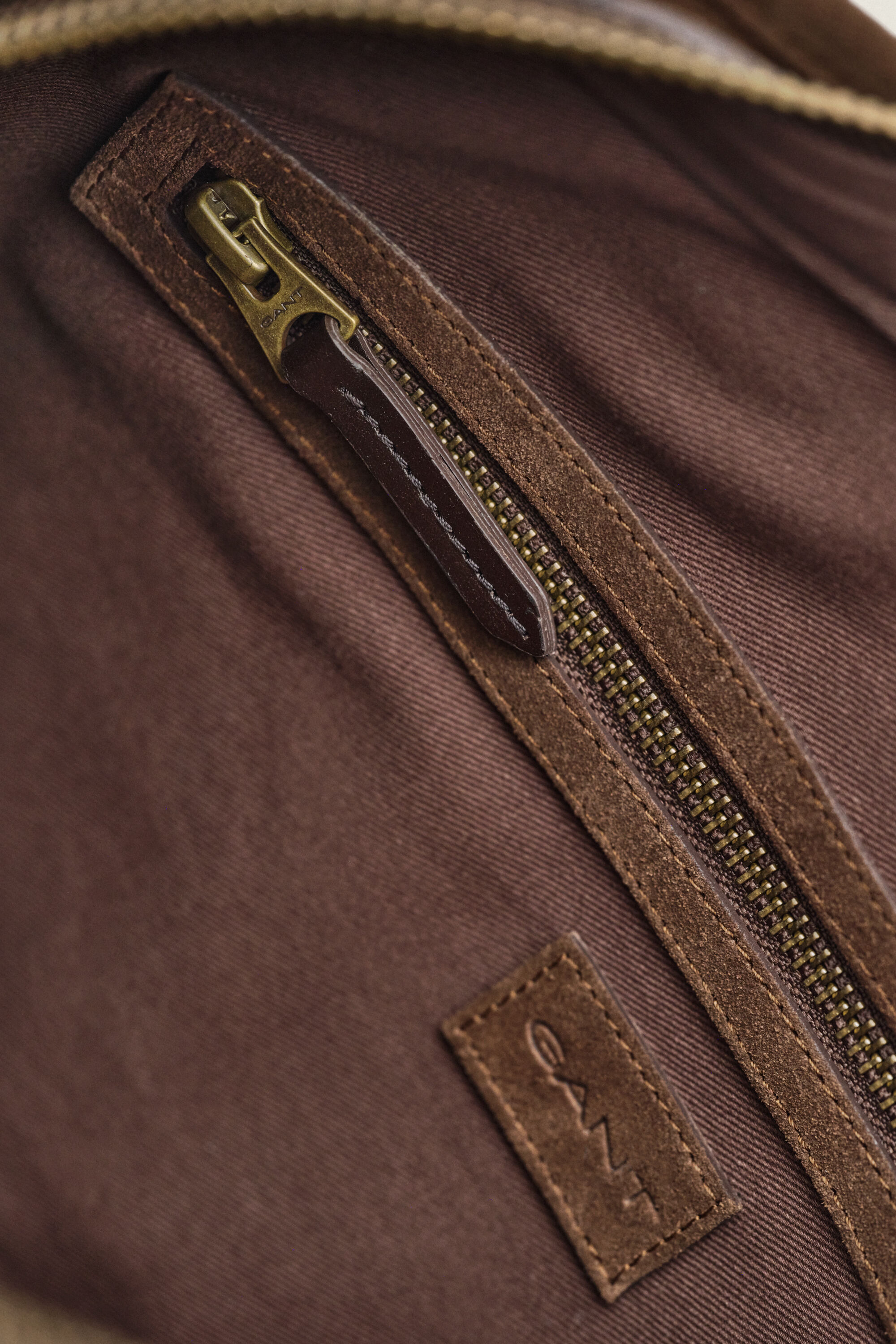 Commuter Bag aus Veloursleder