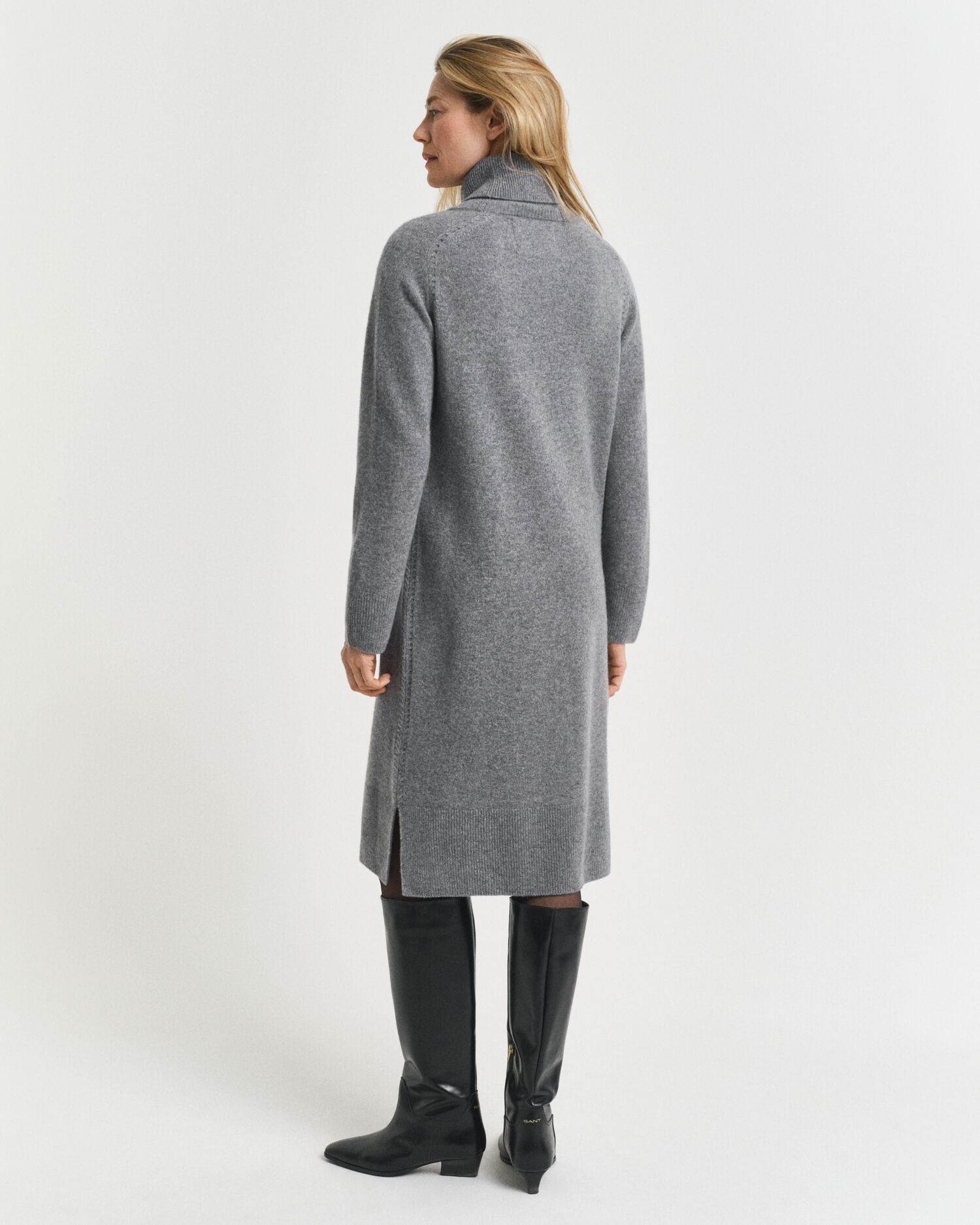 Rollkragenkleid mit Strickdetails