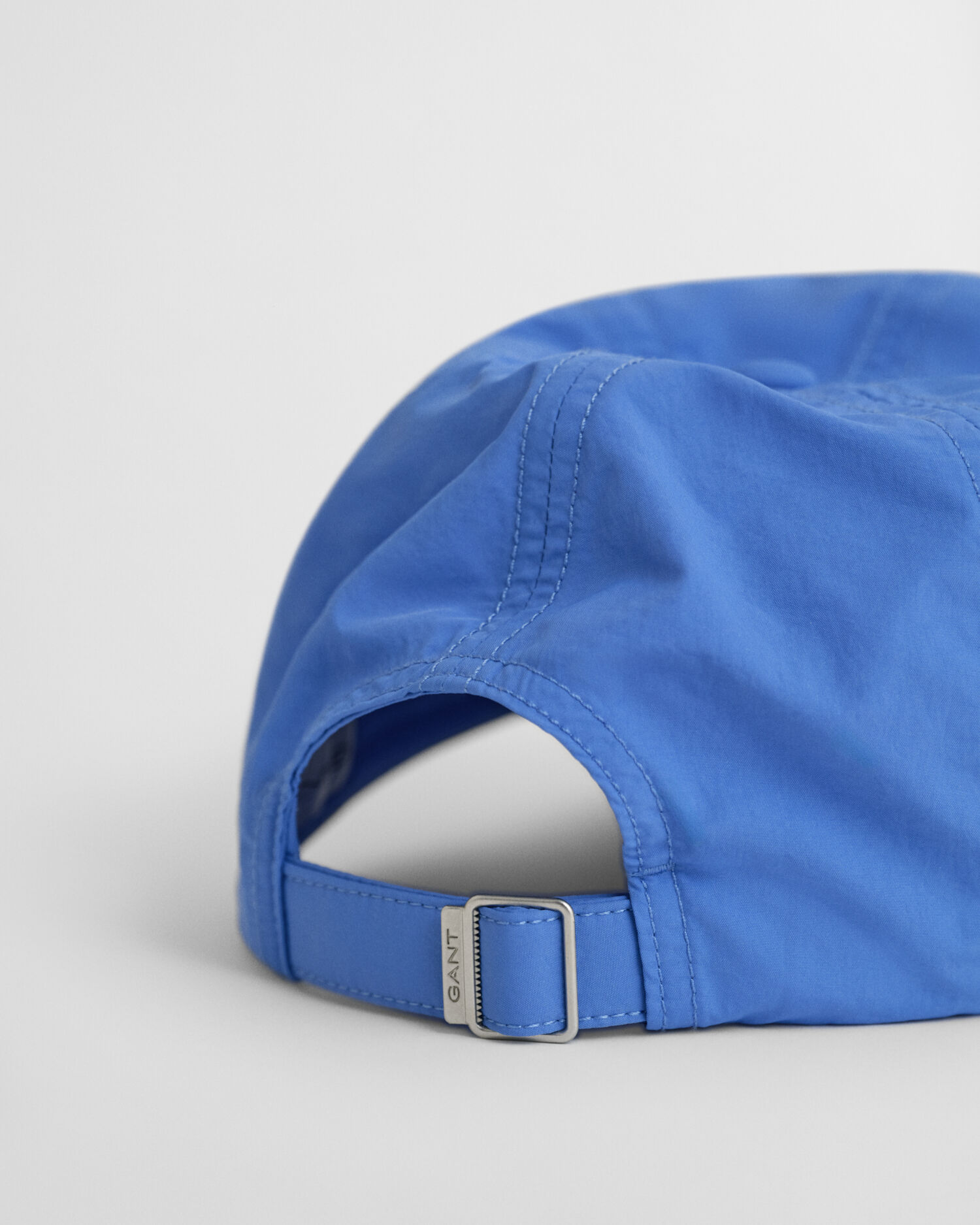 Cap in Crinkle-Optik mit kleiner Grafik