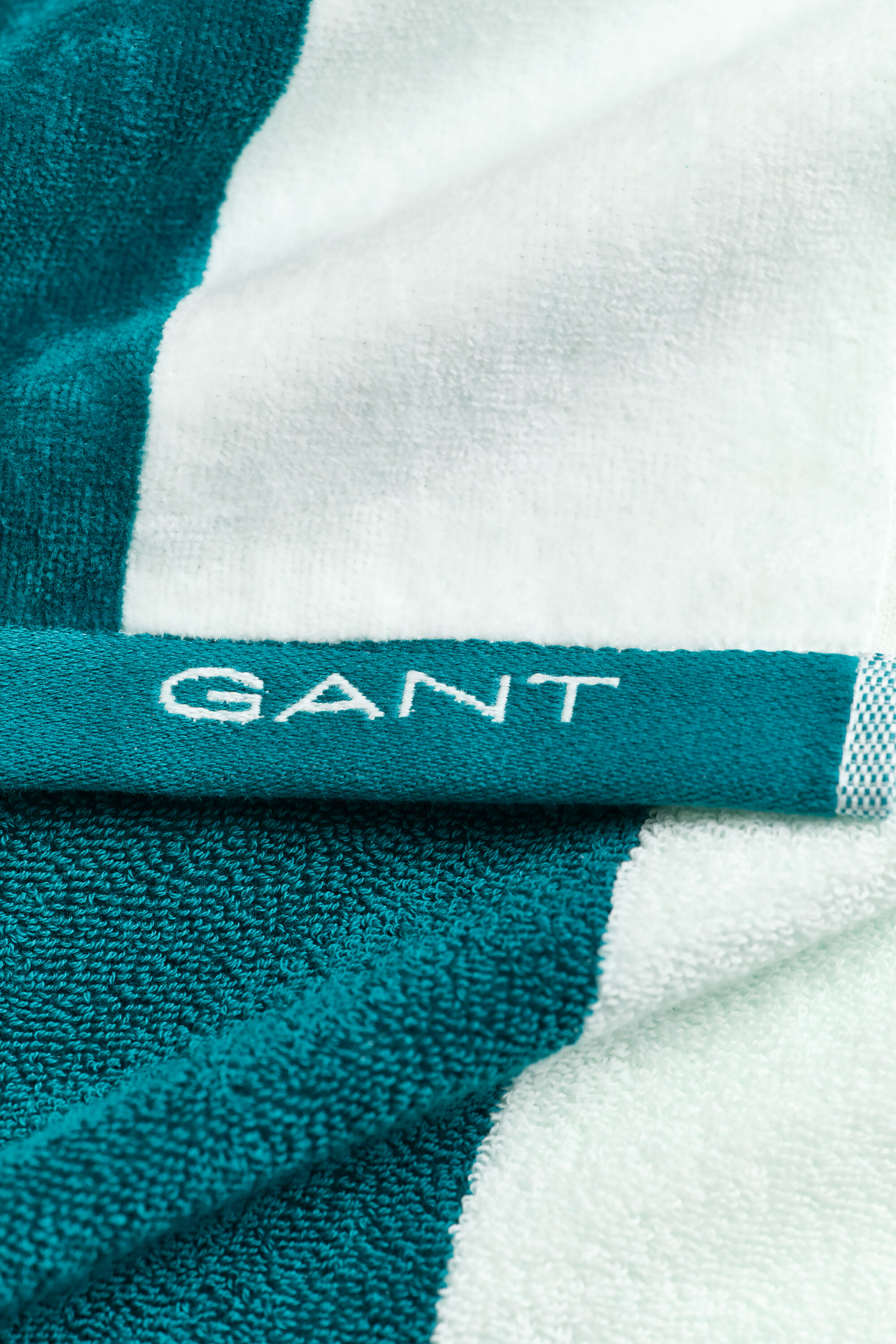 Strandtuch mit markanten Streifen