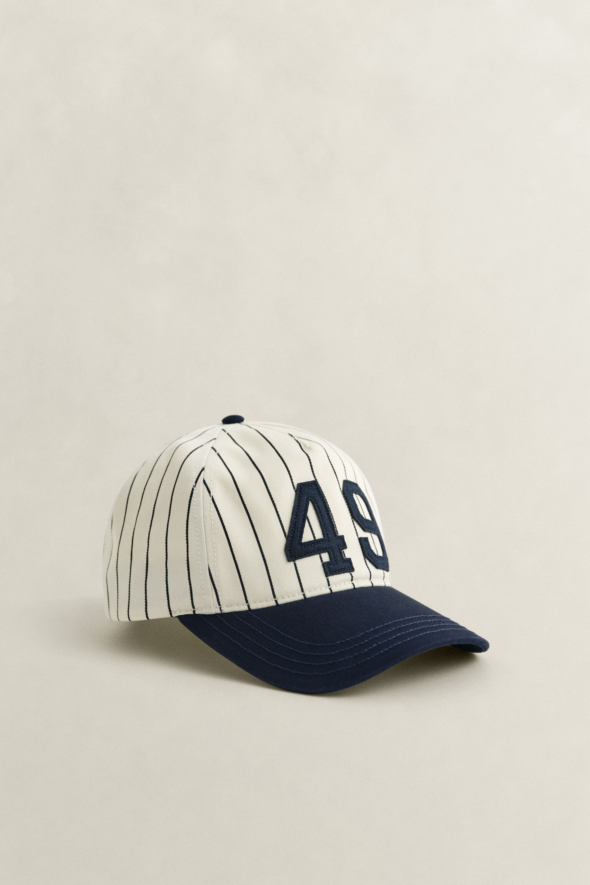 Gestreiftes Cap