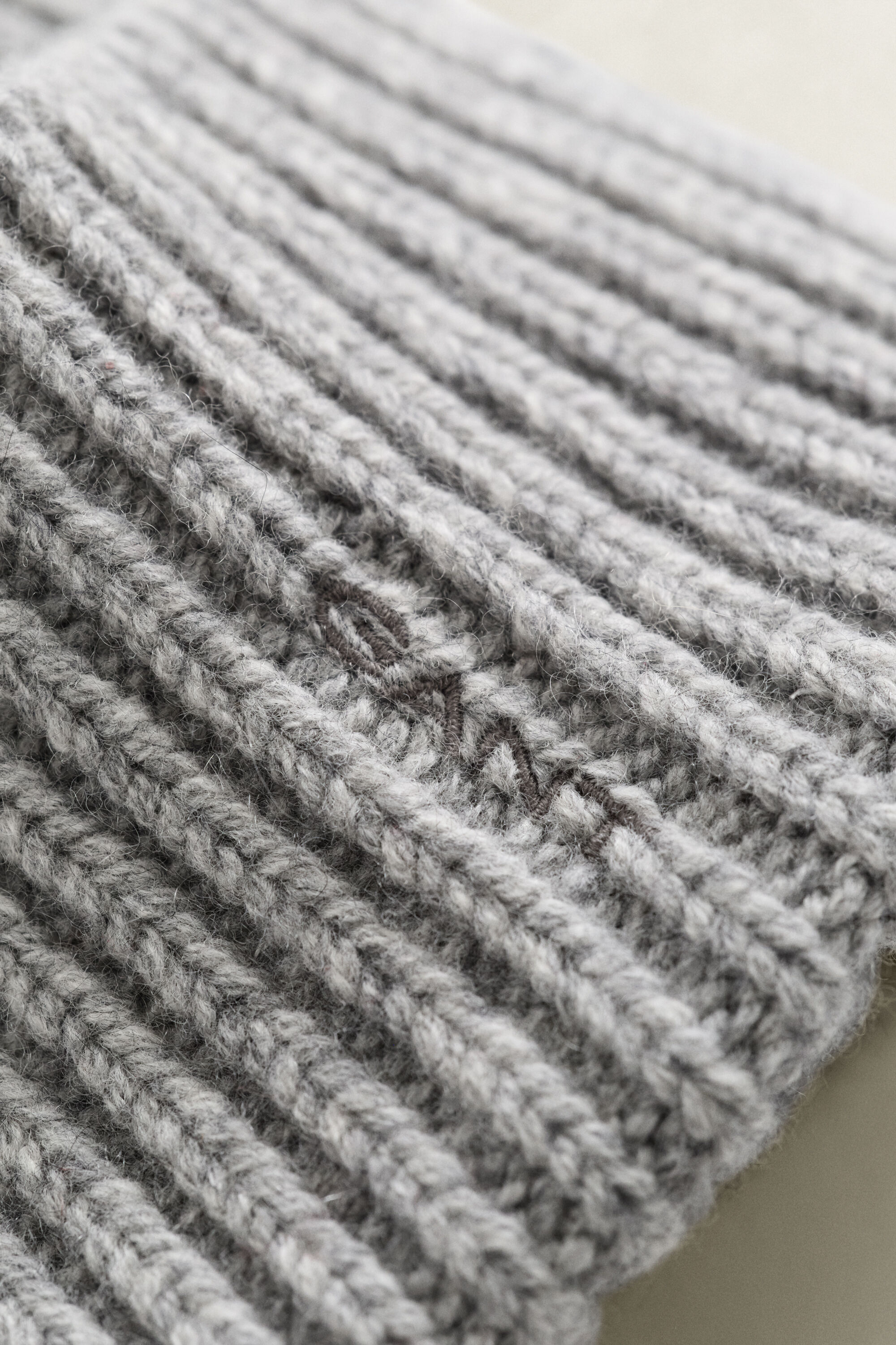 Gerippte Beanie aus Woll-Kaschmir-Mix