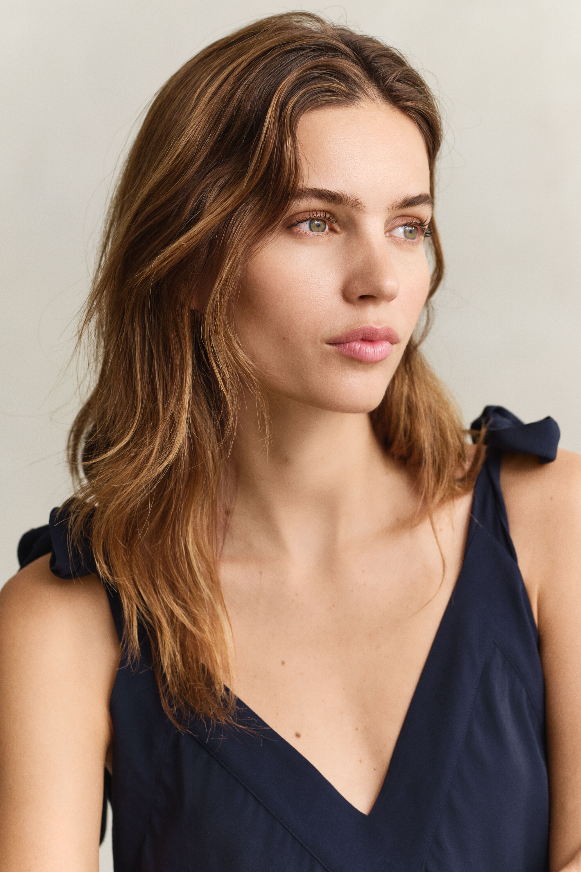 Schräg geschnittenes Trägerkleid