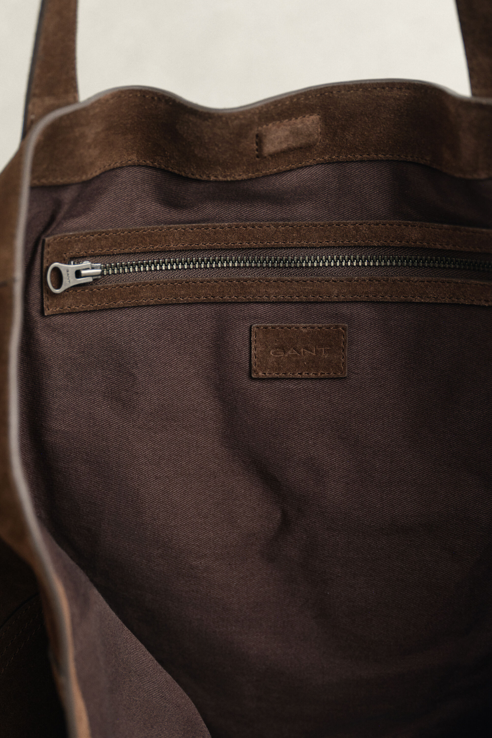 Tragetasche aus Veloursleder