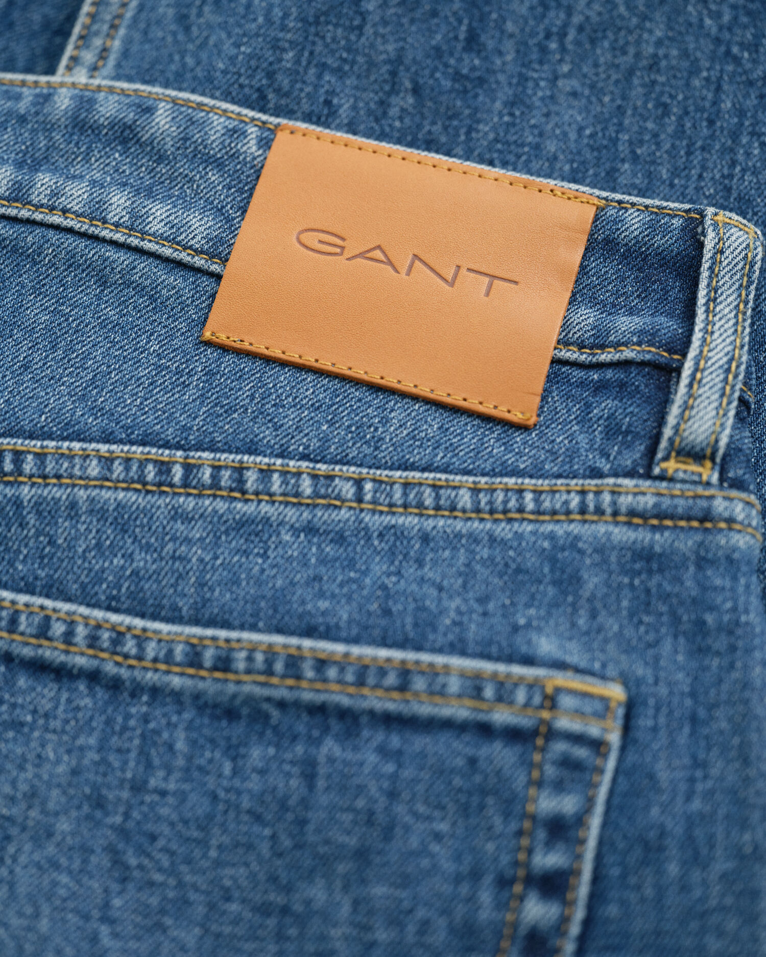 Verkürzte Stretch-Jeans mit geradem Bein
