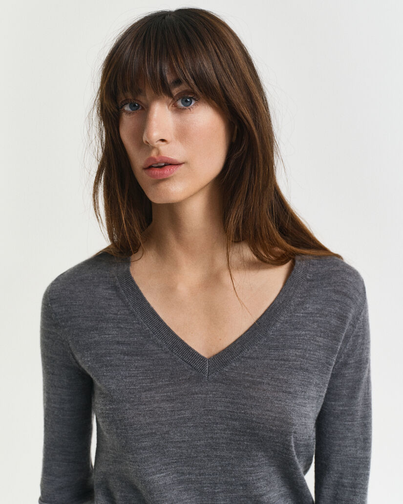 V-Neck Pullover aus extra feiner Merinowolle