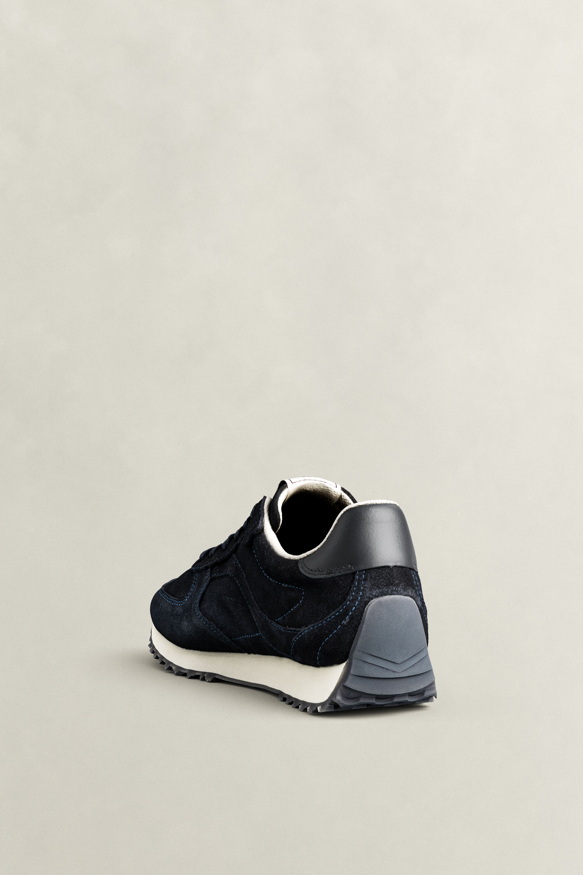 Beja Sneaker aus Veloursleder