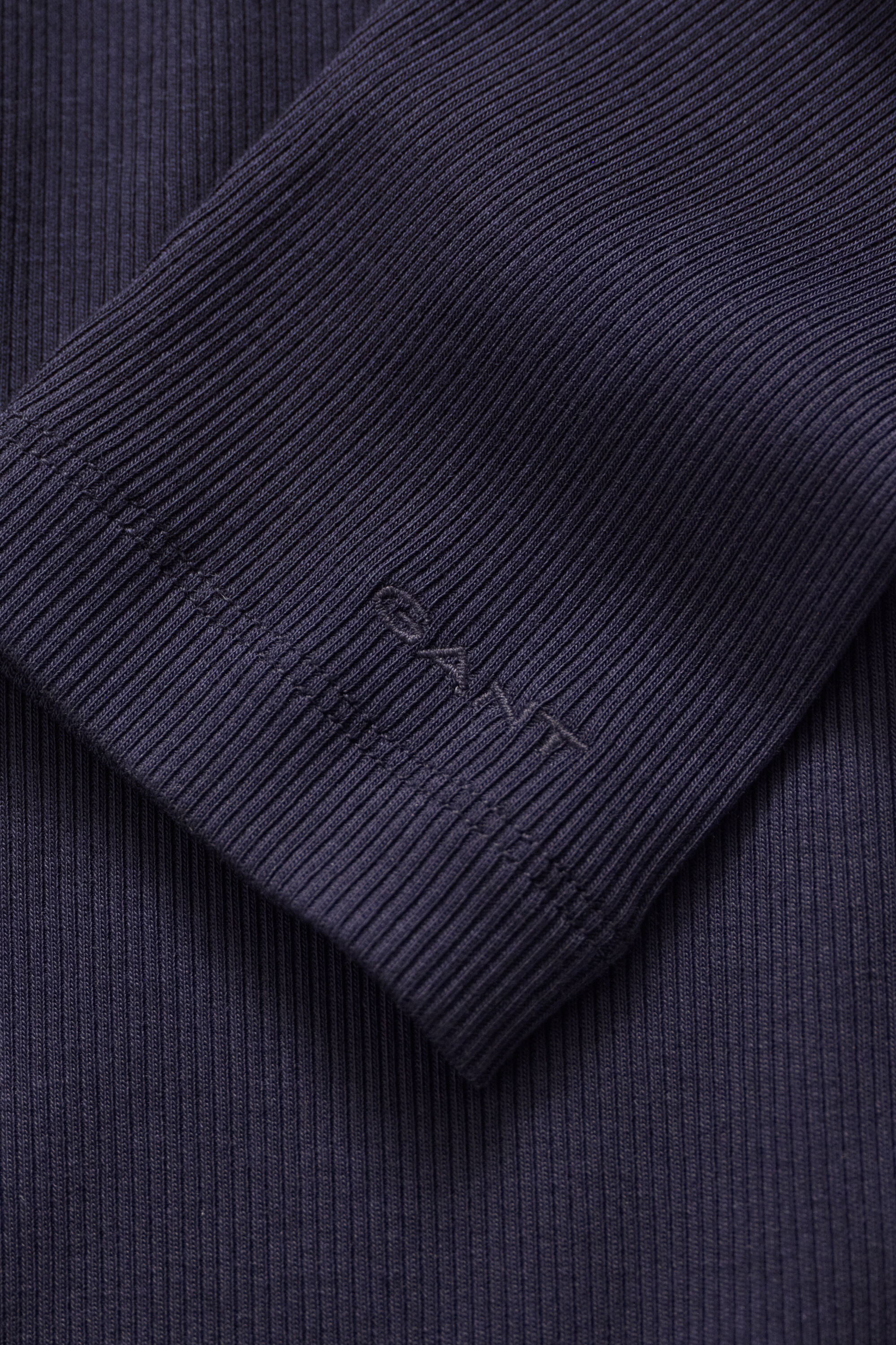 Geripptes Rollkragenshirt