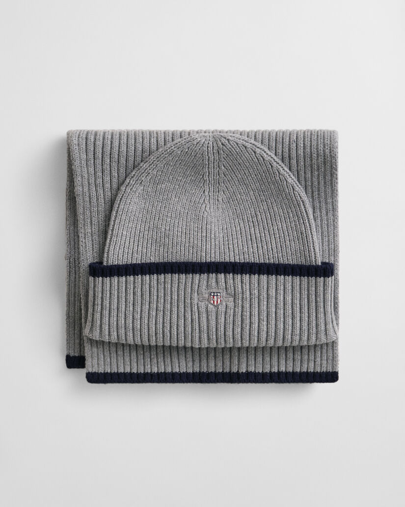 Essential Beanie und Schal im Geschenkset