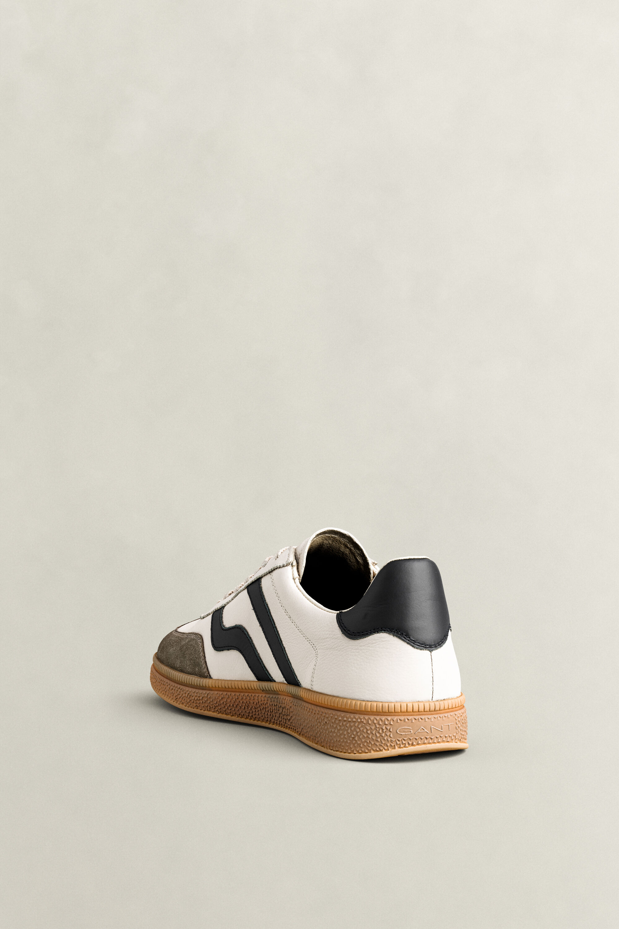 Cuzmo Sneaker aus Glatt- und Veloursleder