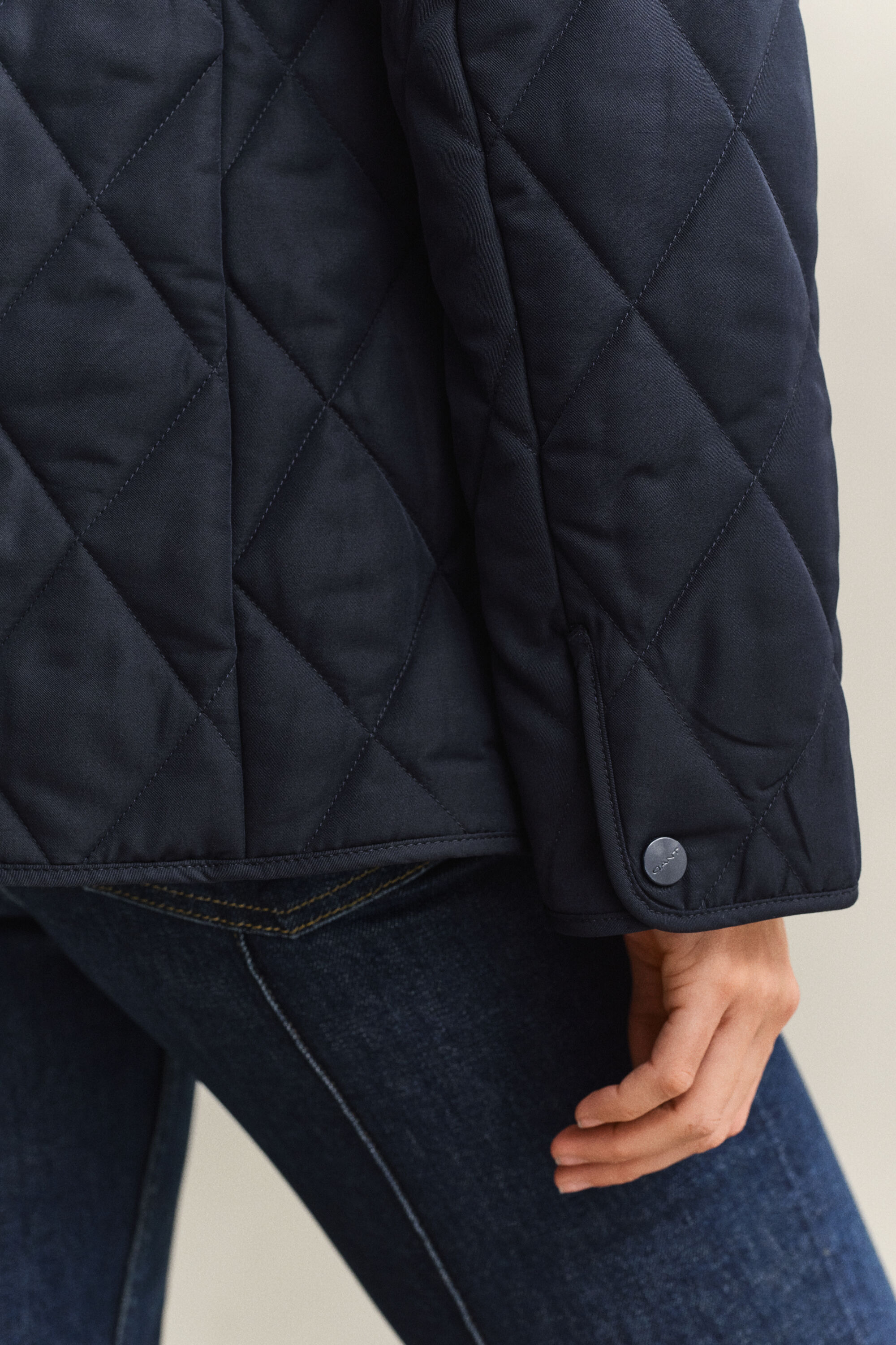 Taillierte Steppjacke