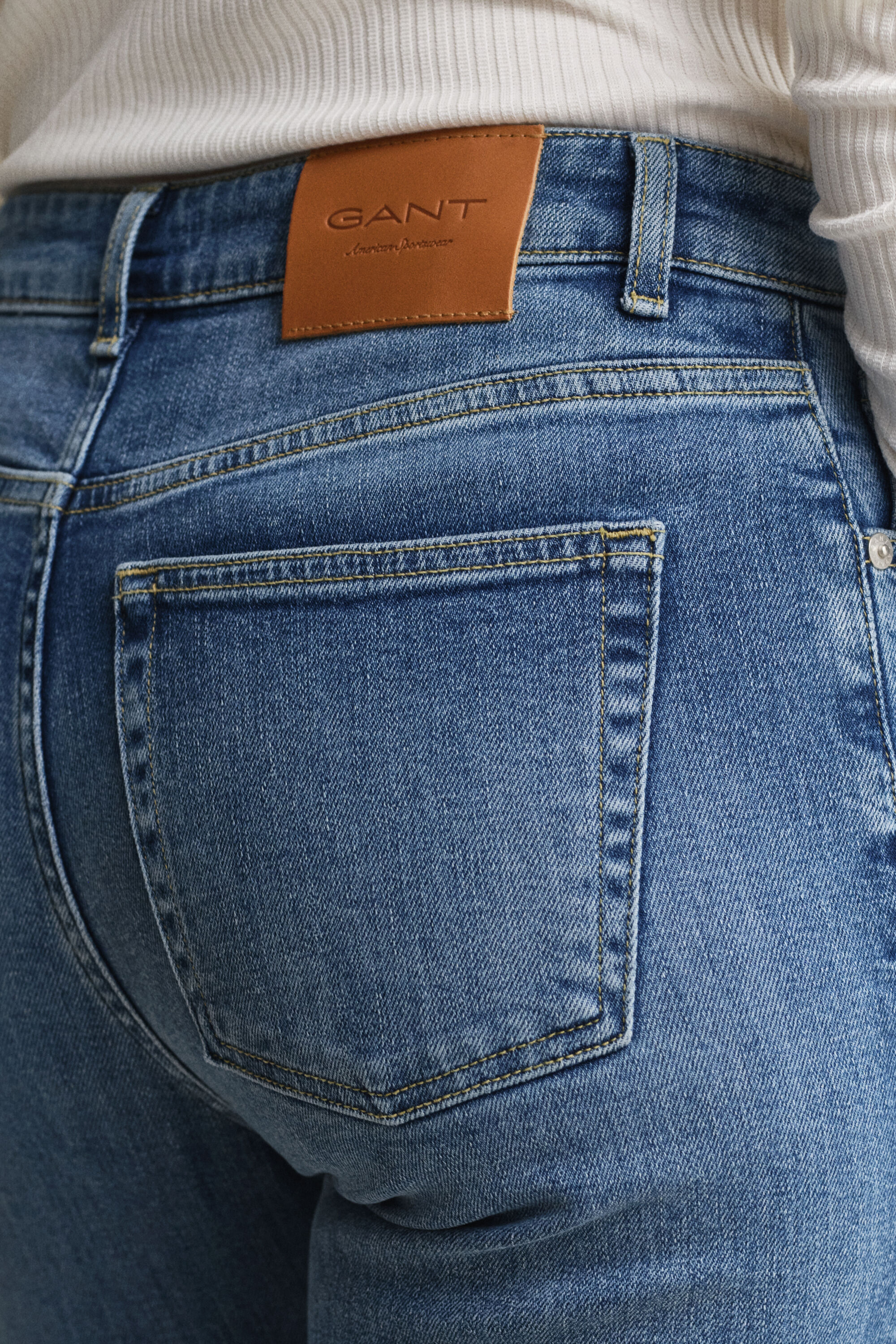 Ausgestellte Slim Fit Stretch-Jeans