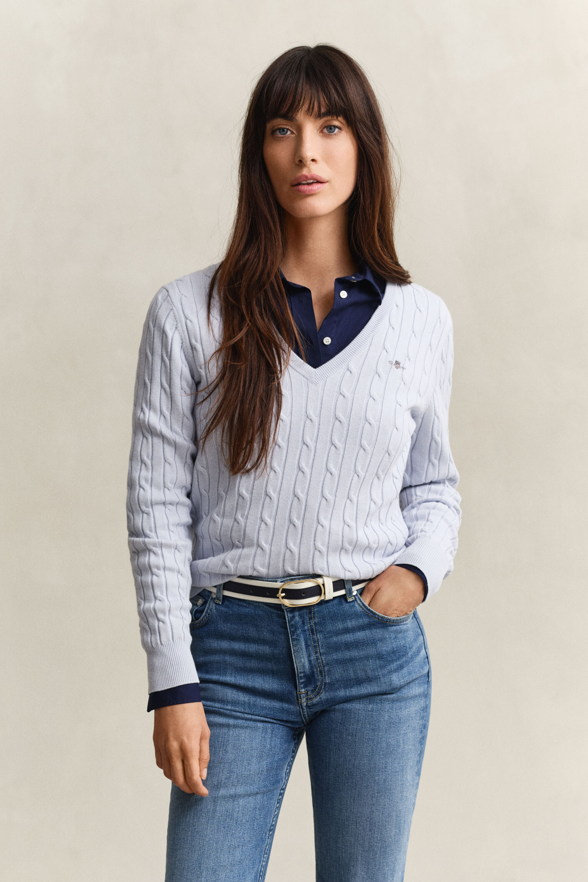 V-Neck Pullover mit Zopfmuster