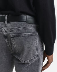 Regular Fit Jeans mit schwarzer Waschung