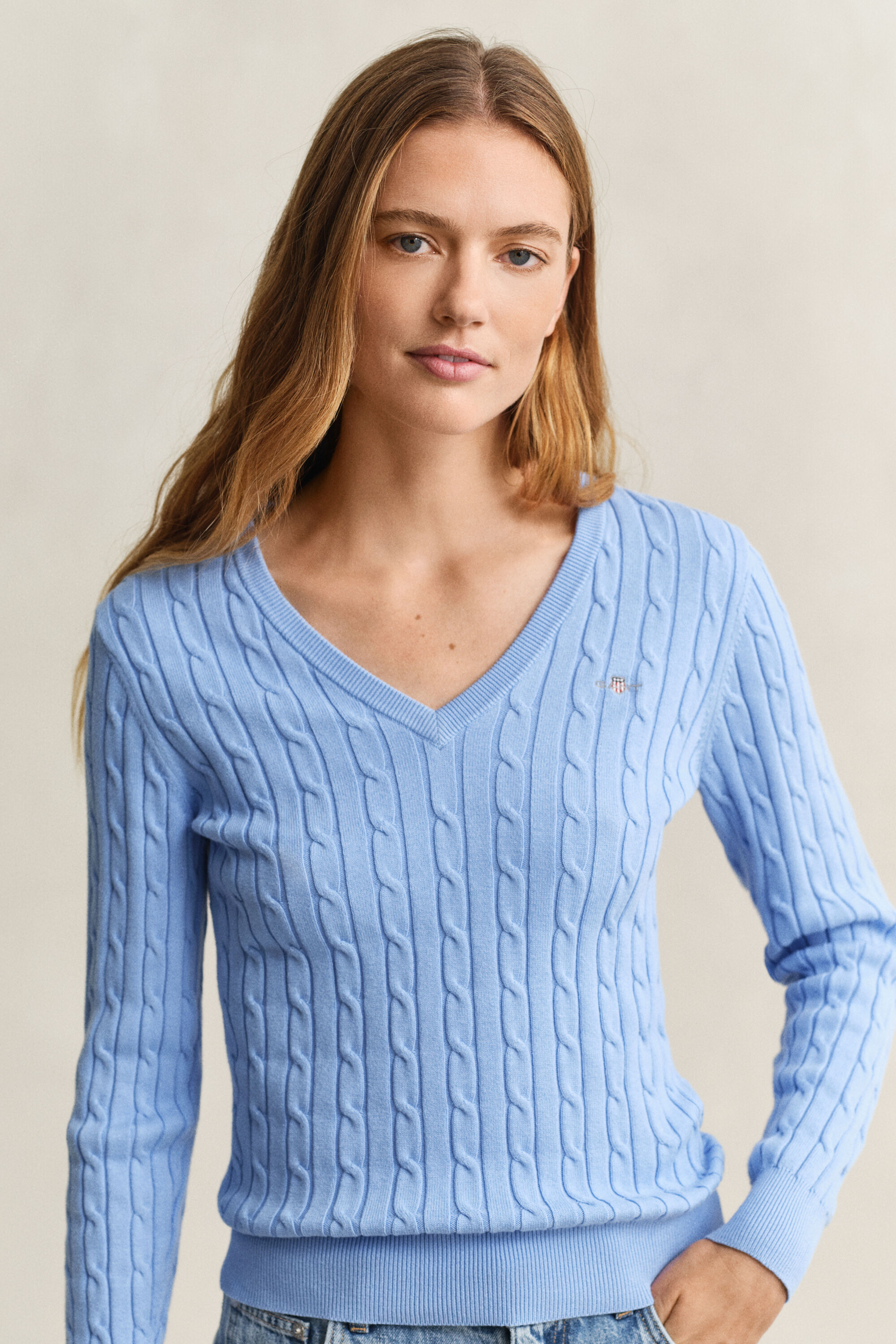 V-Neck Pullover mit Zopfmuster