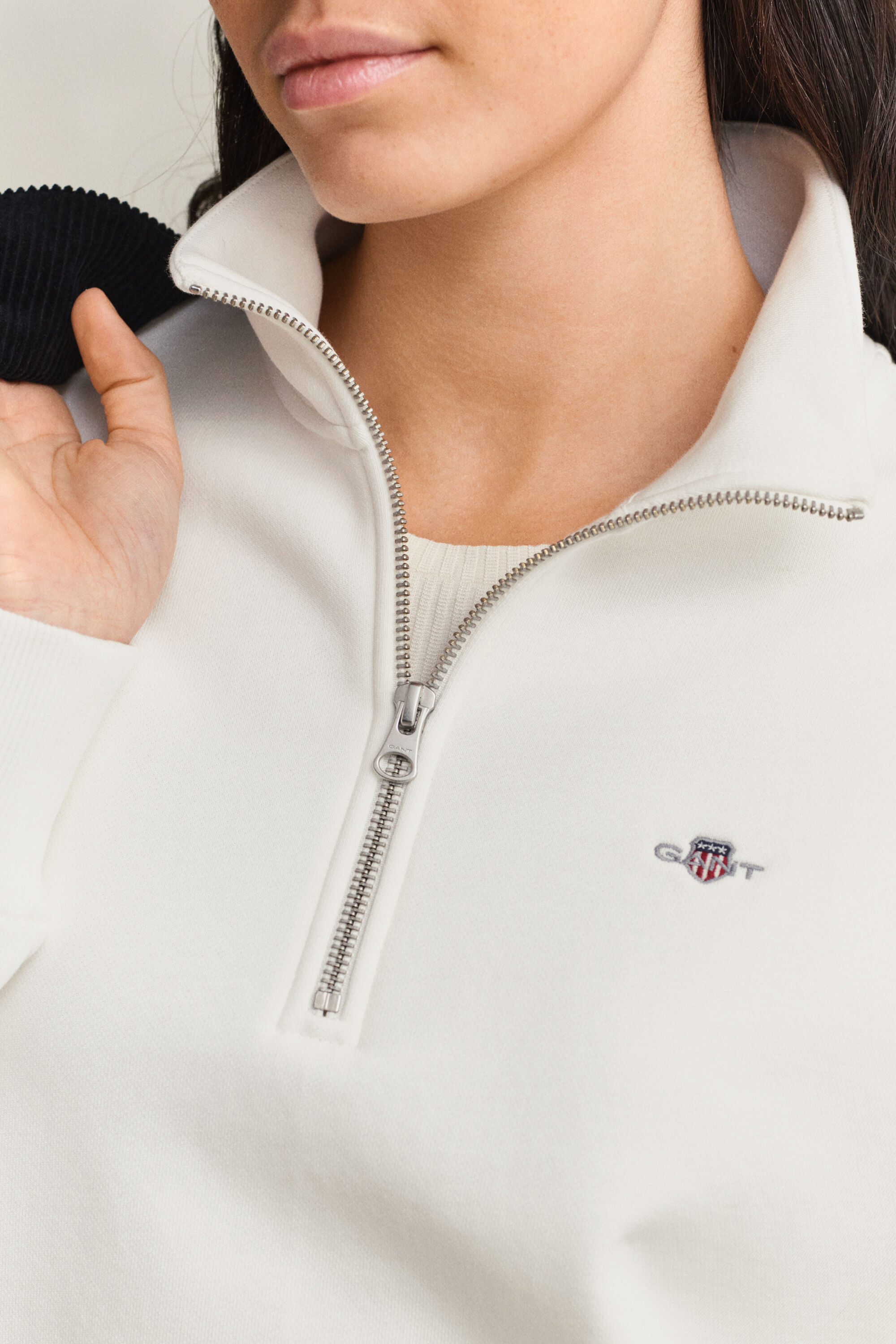 Shield Sweatshirt mit Reißverschlusskragen