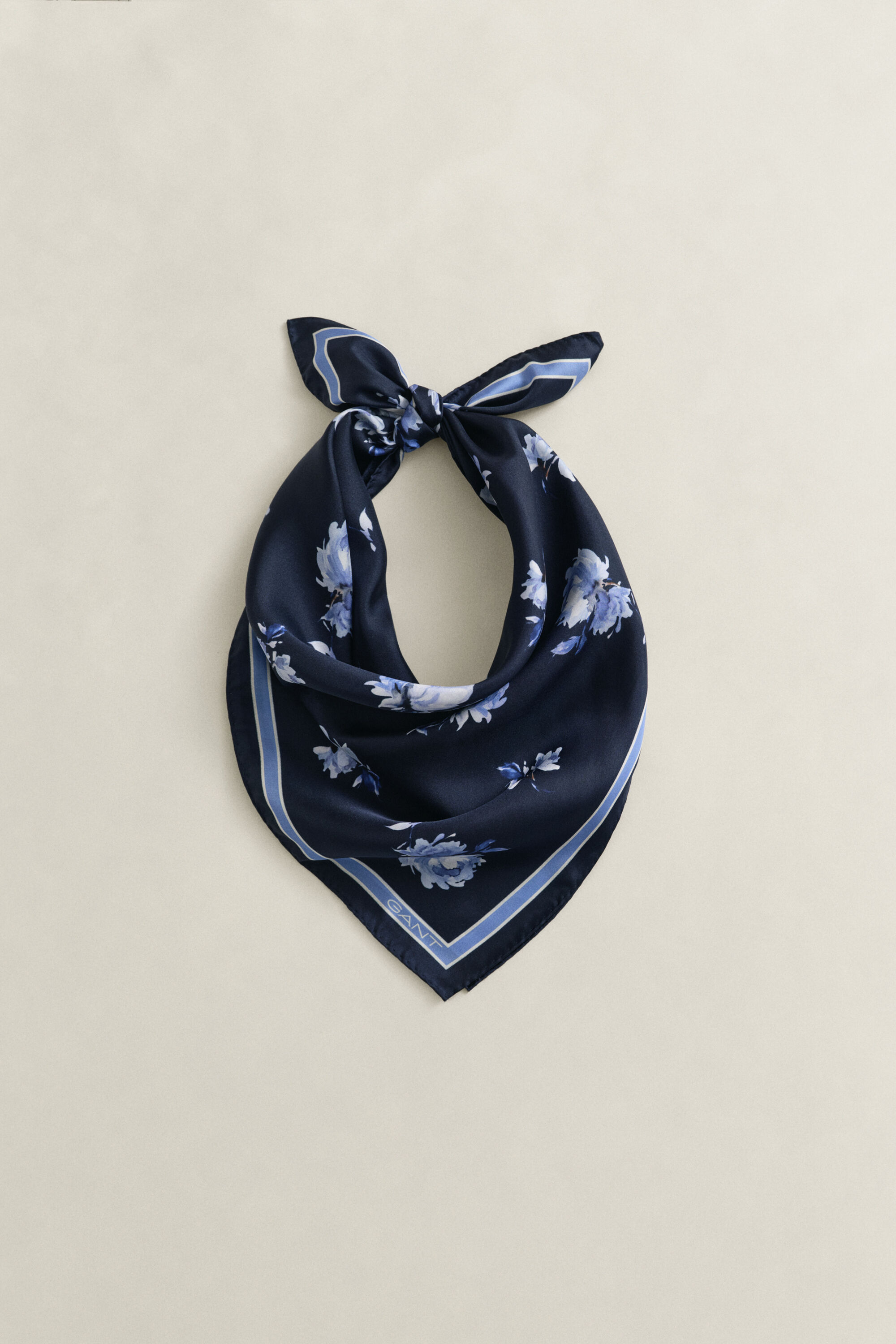 Seidenschal mit Blumen-Print
