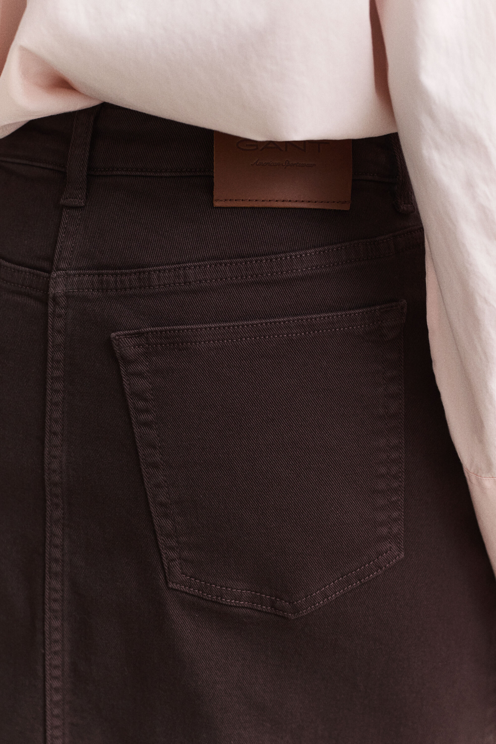 Farbiger Bleistiftrock aus Twill