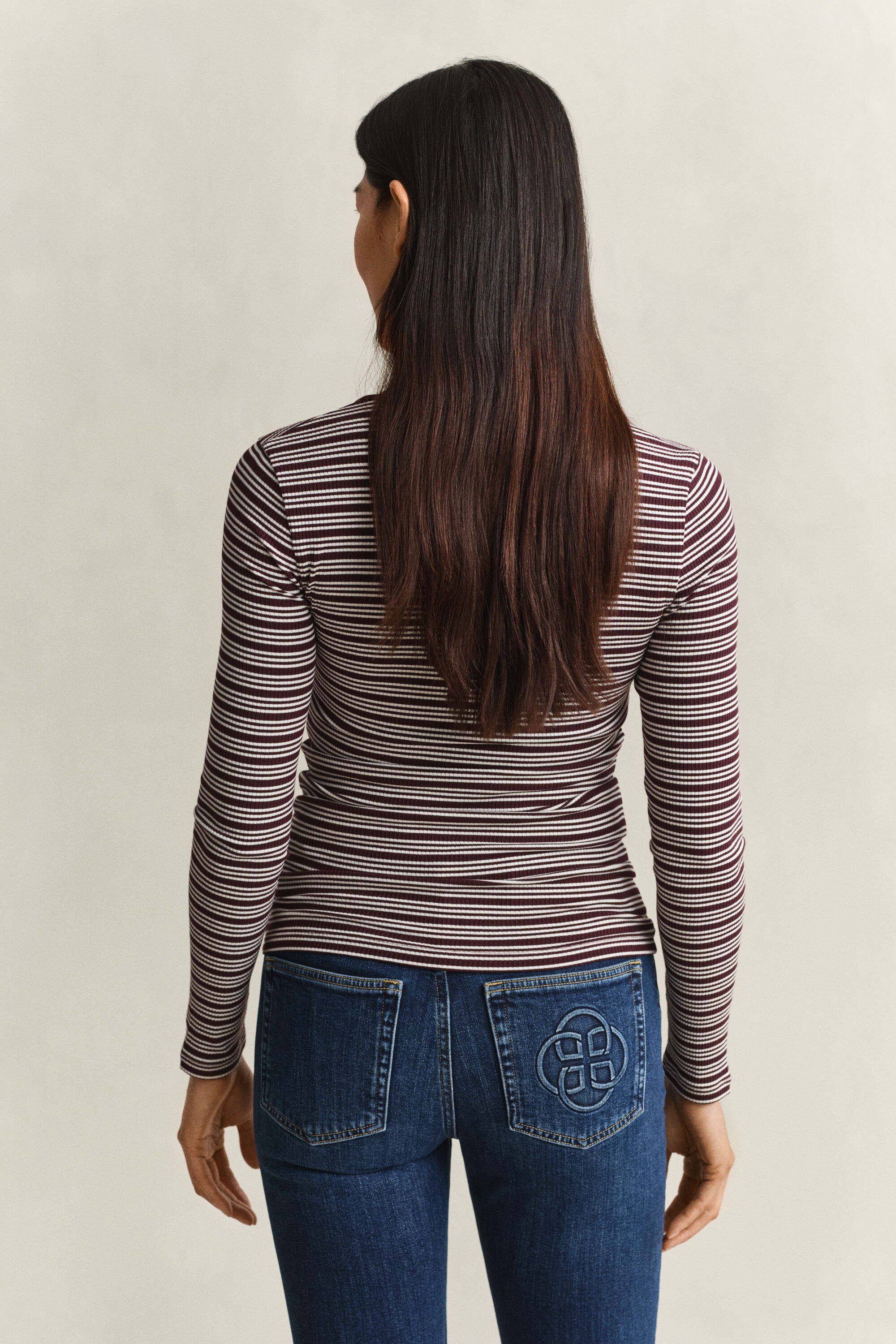 Geripptes langärmliges Henley-Shirt