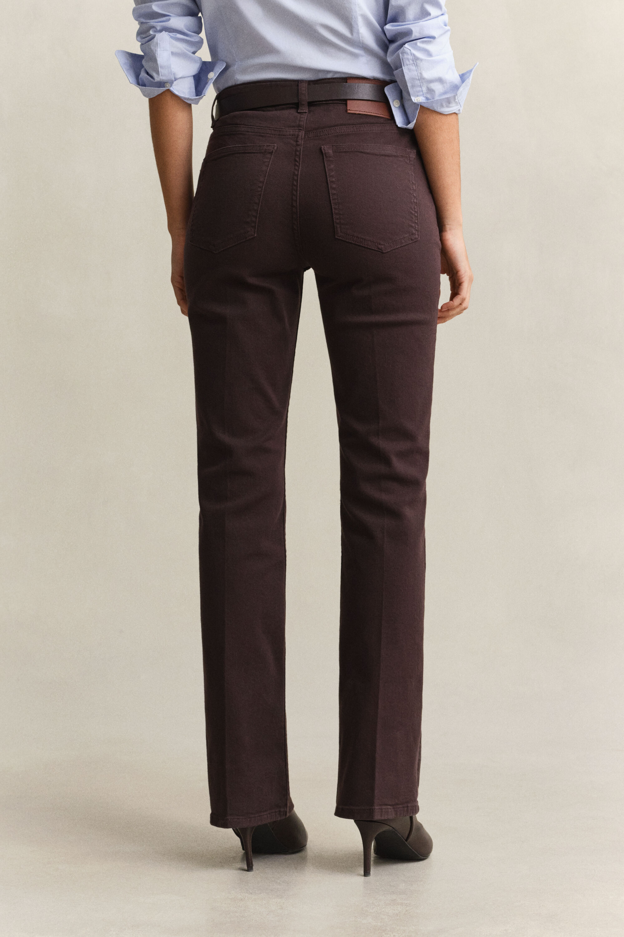 Farbige Slim Fit Jeans mit ausgestelltem Bein