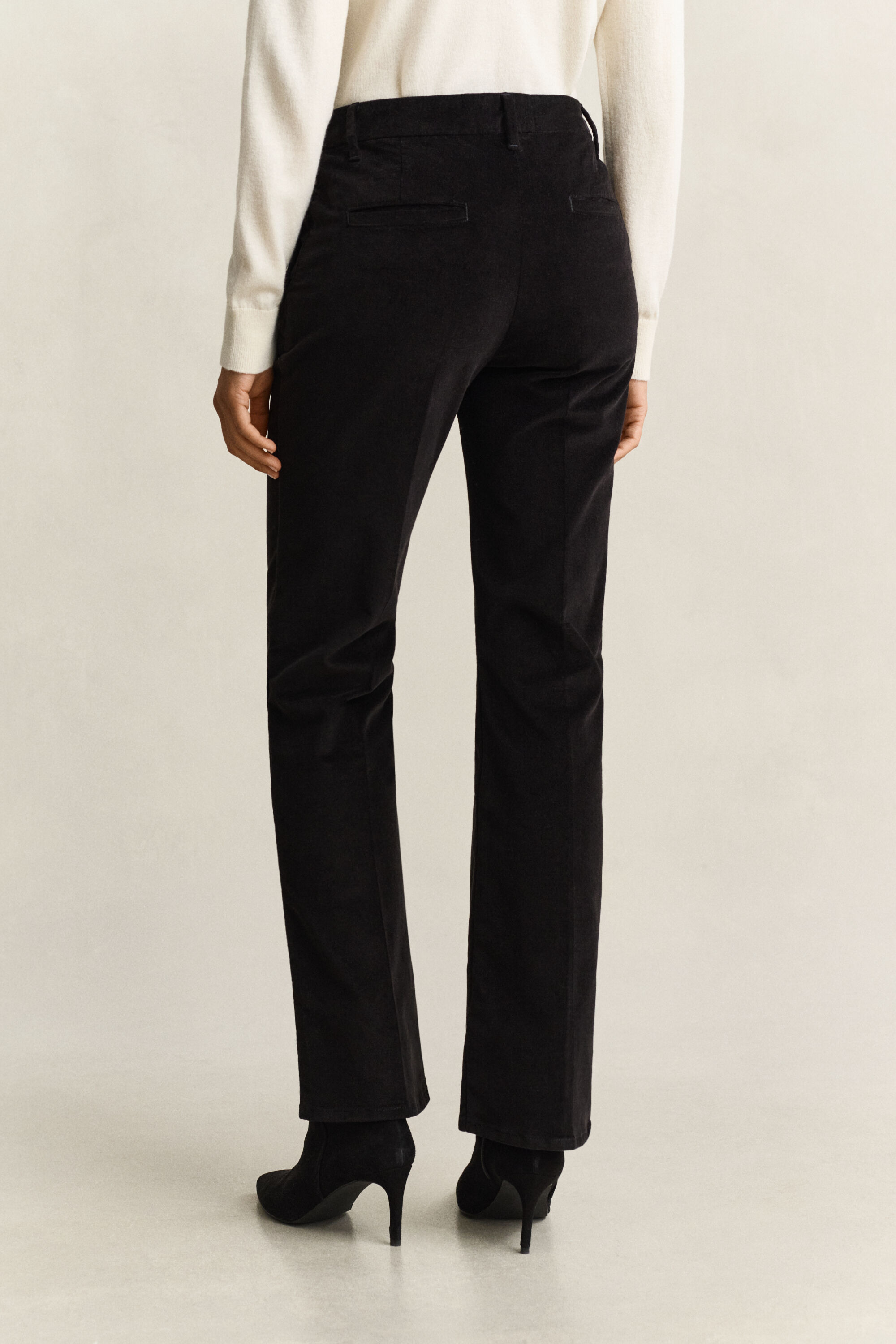 Ausgestellte Samthose