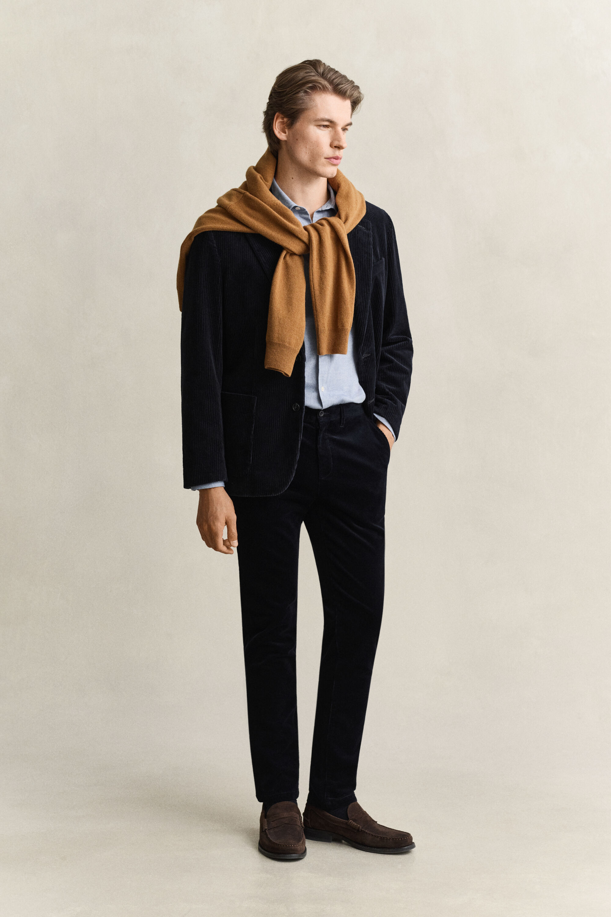 Slim Fit Cord Chinohose