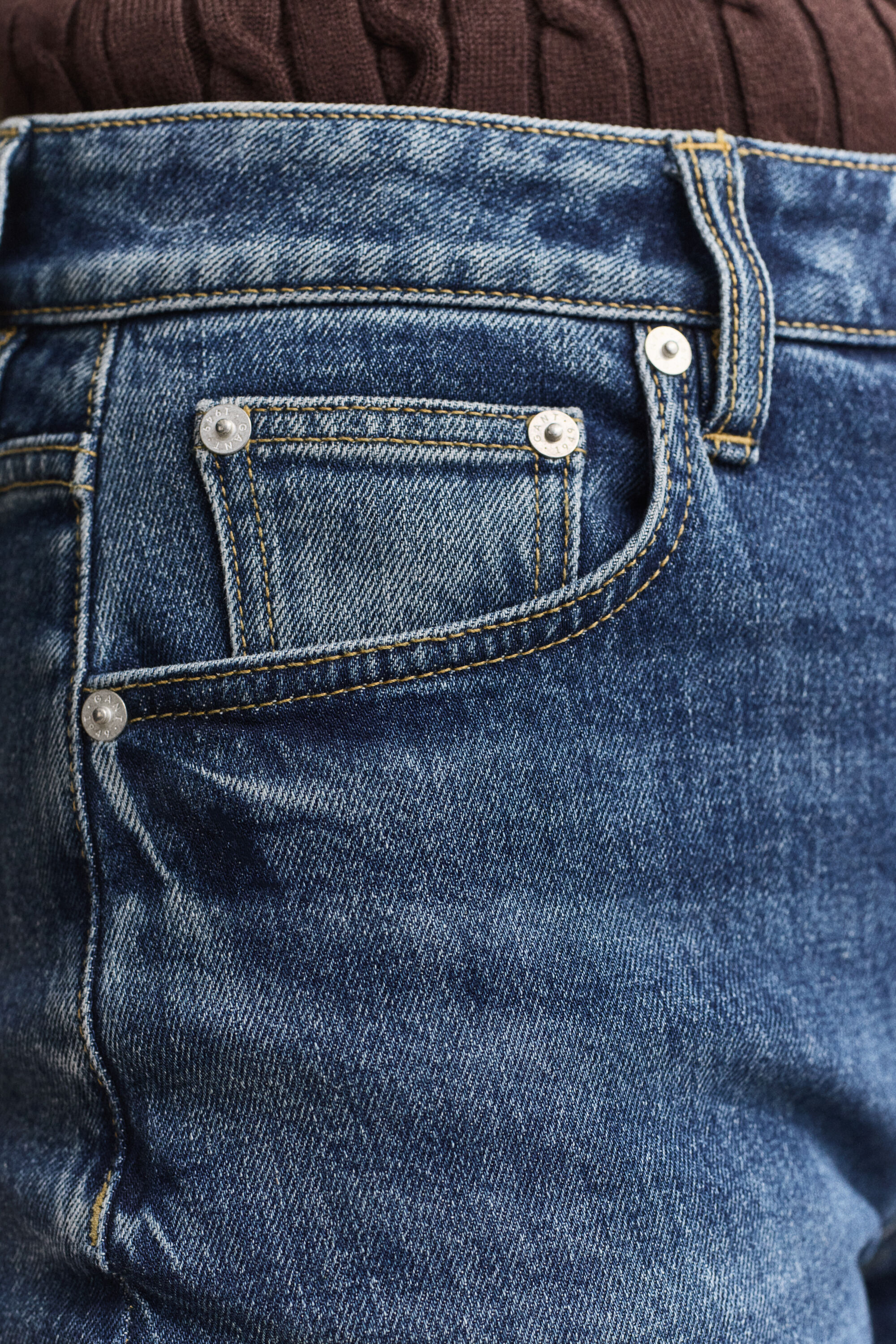 Verkürzte Stretch-Jeans mit geradem Bein