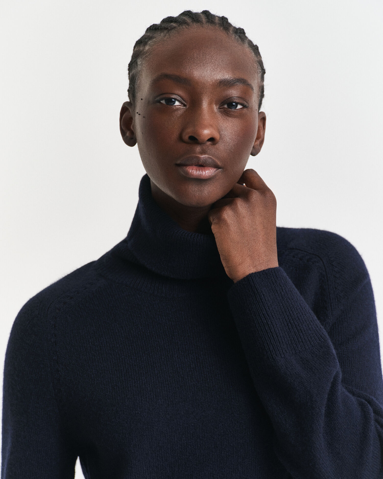 Rollkragenkleid mit Strickdetails