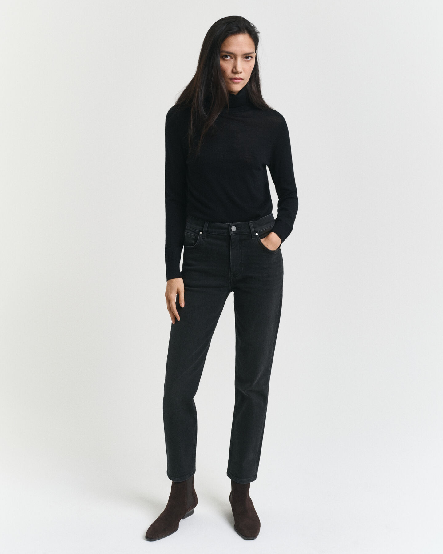 Verk&uuml;rzte Slim Fit Jeans in Schwarz
