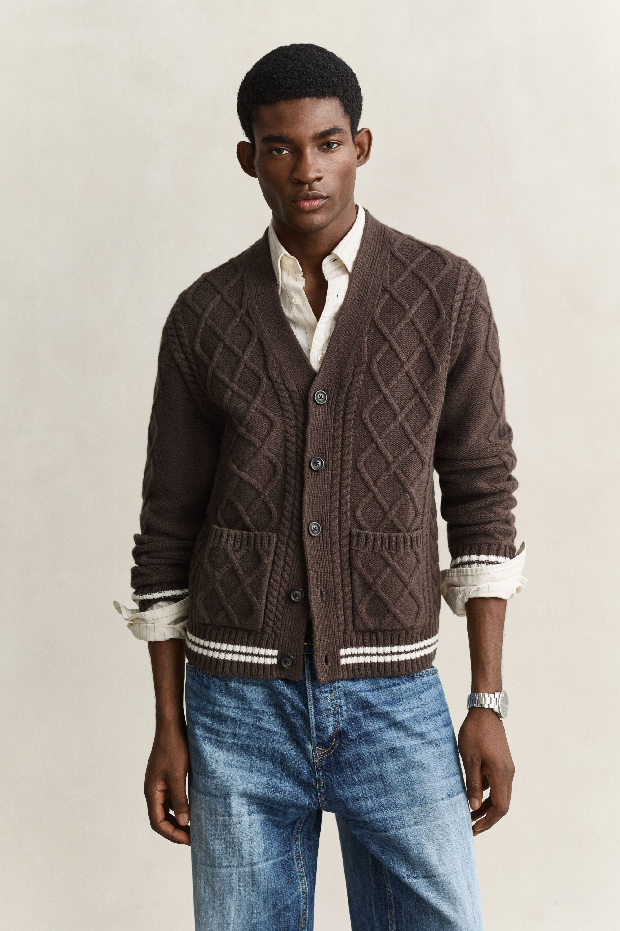 Strickjacke mit Zopfmuster aus Wollmix