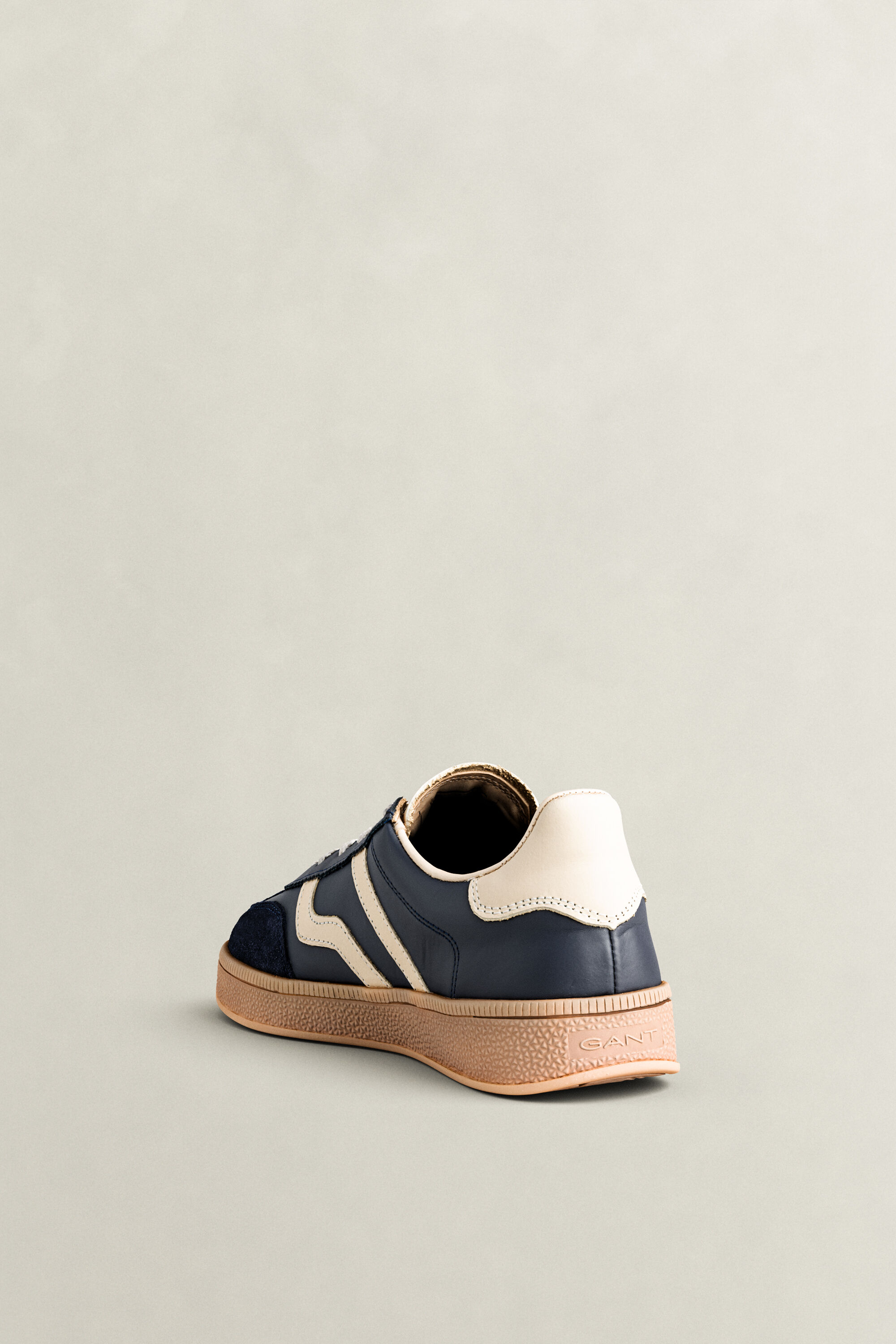 Cuzima Sneaker aus Veloursleder