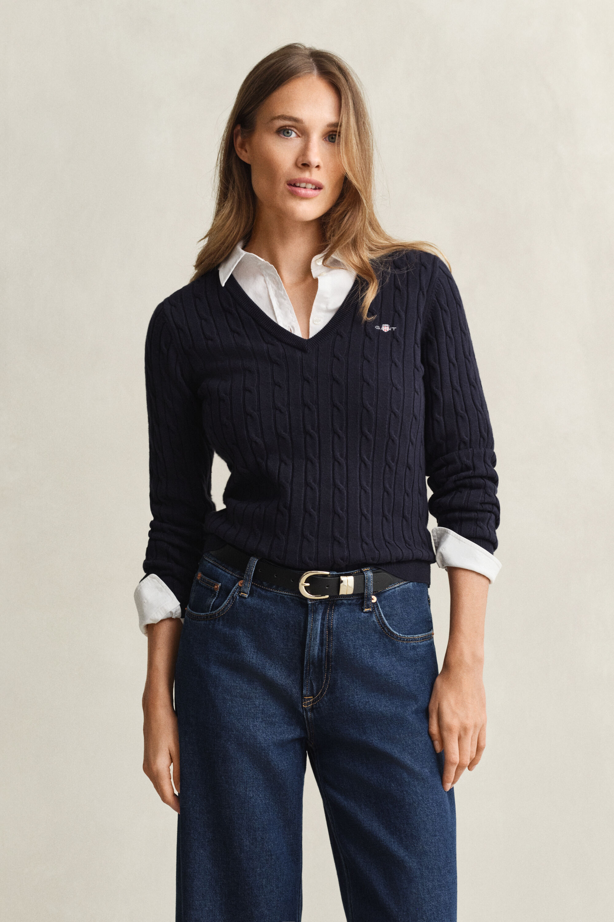 V-Neck Pullover mit Zopfmuster