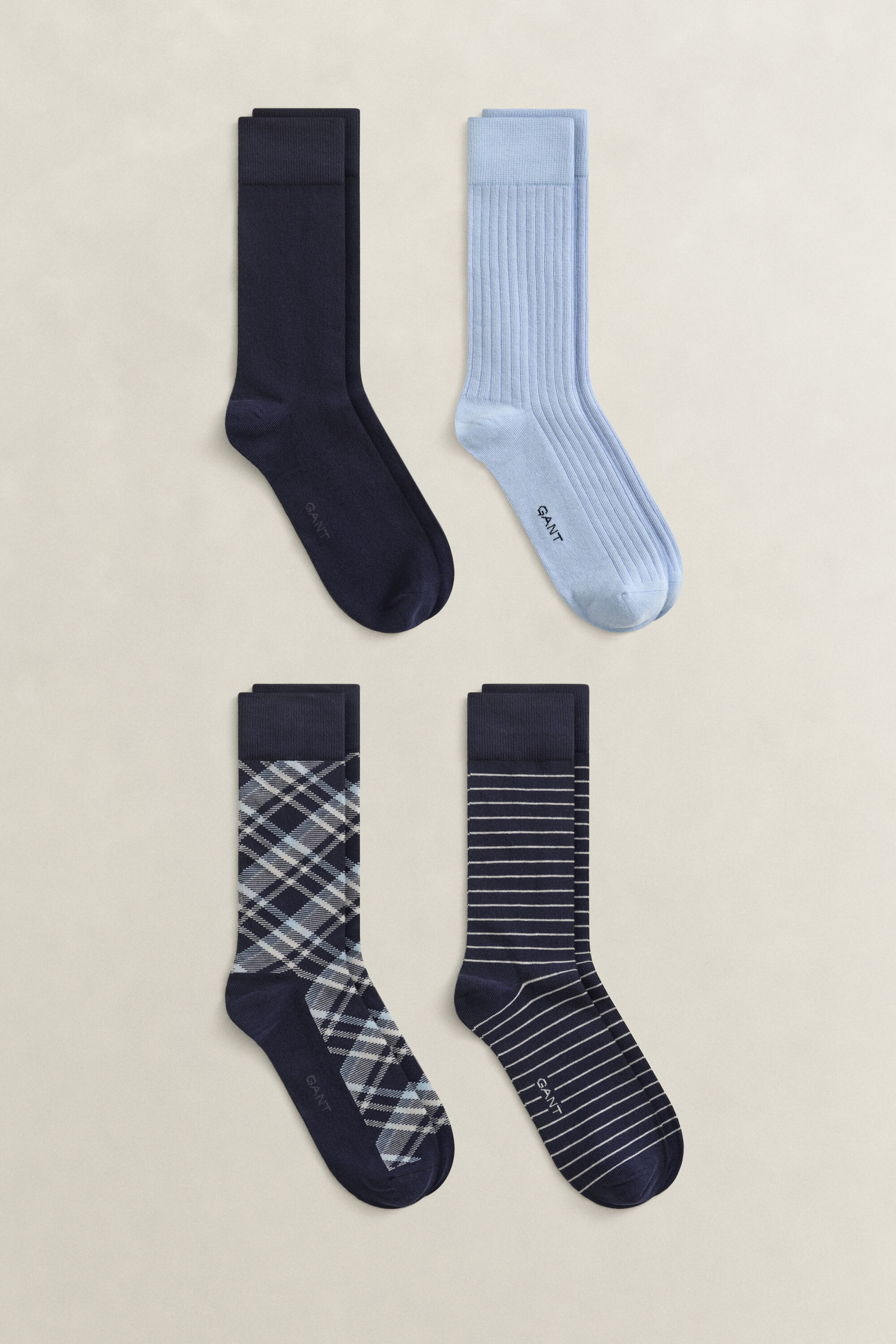 Viererpack karierte Socken in Geschenkbox