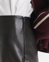 Bleistiftrock aus Leder in Midil&auml;nge