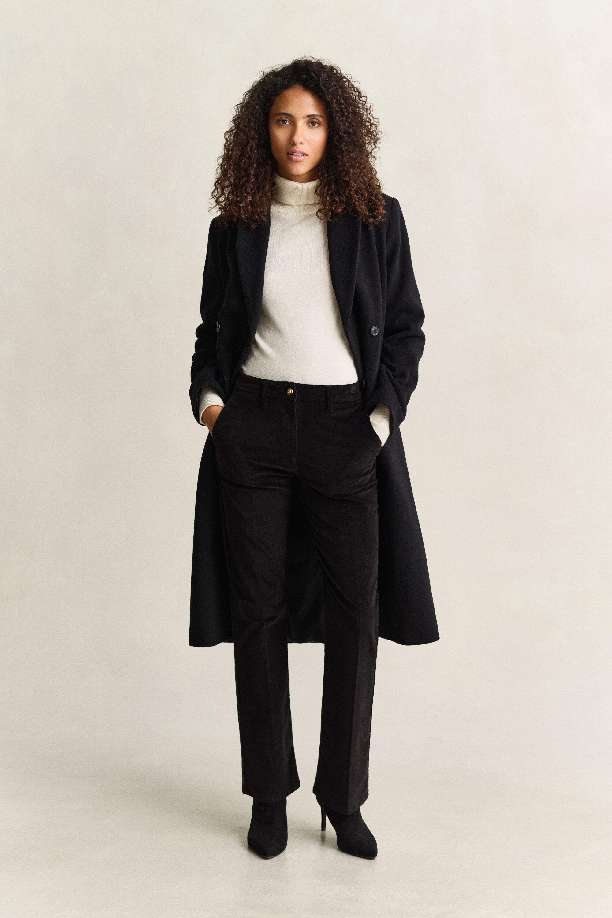 Ausgestellte Samthose