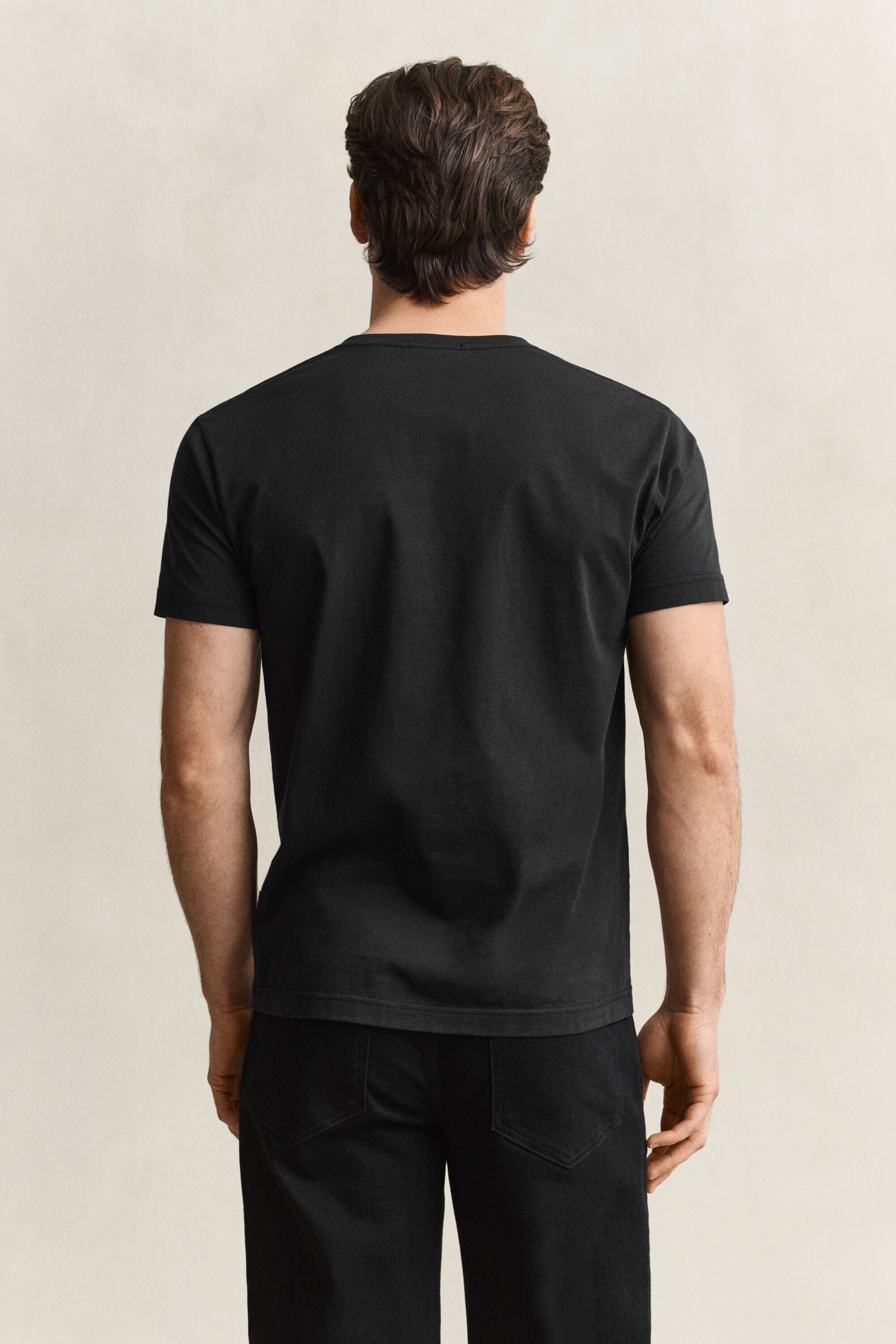 Slim Fit Shield T-Shirt mit V-Ausschnitt
